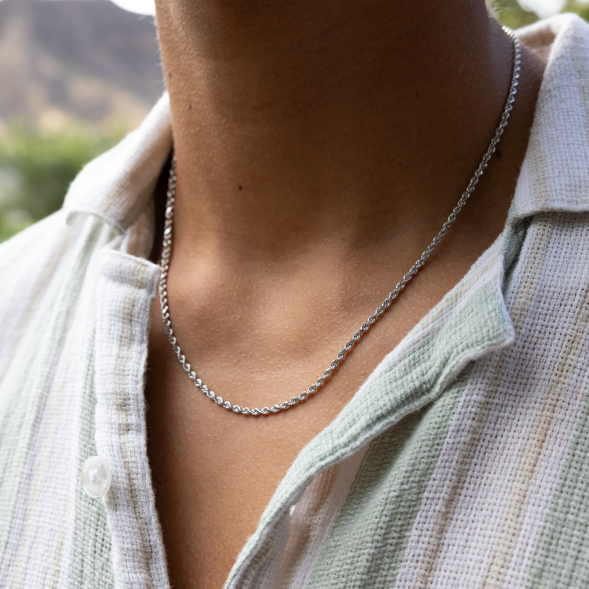 Close up of 2.5mm Rope Chain in 14k White Gold on a man's neckline outdoors