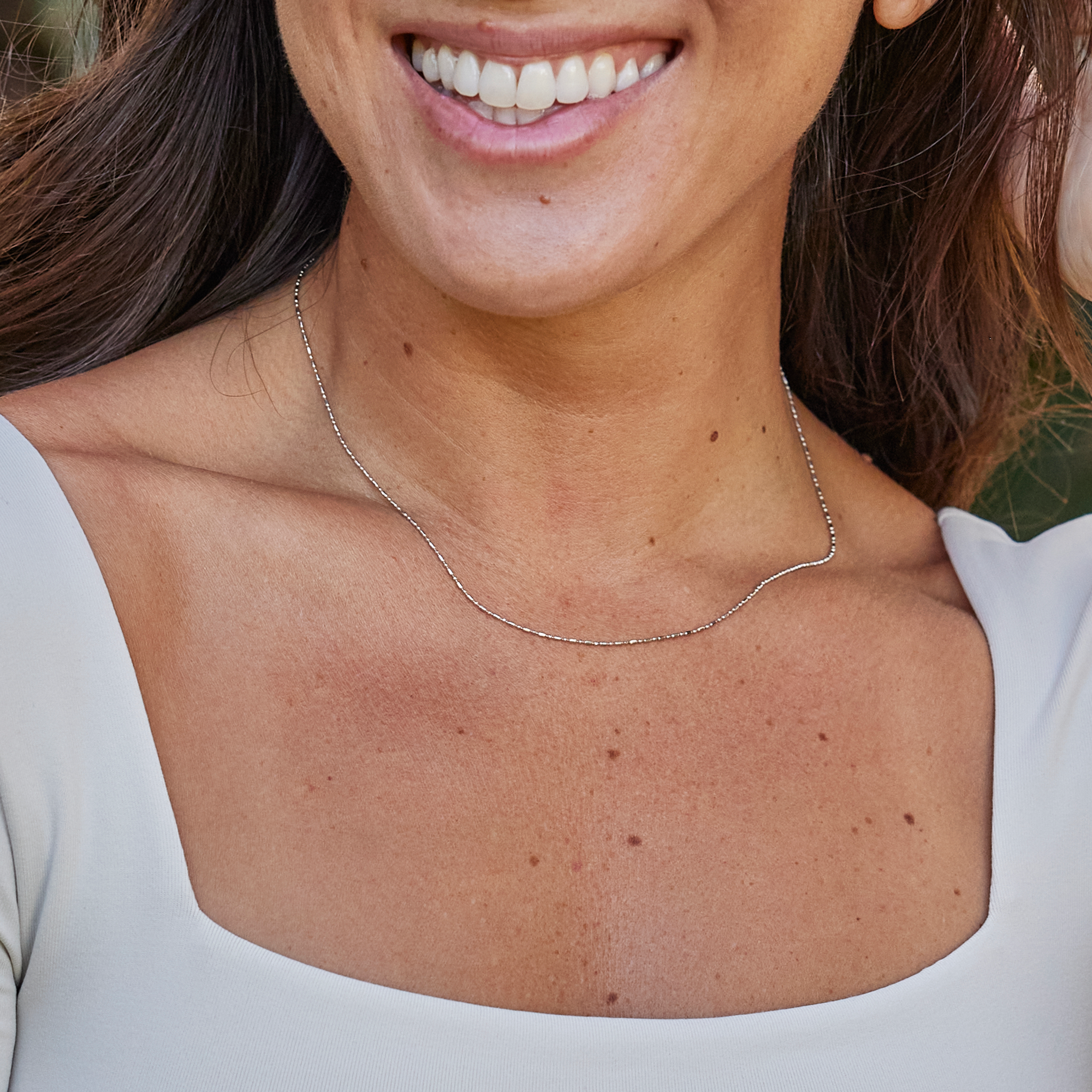 ホワイトゴールドの1.0mmバーバールチェーン