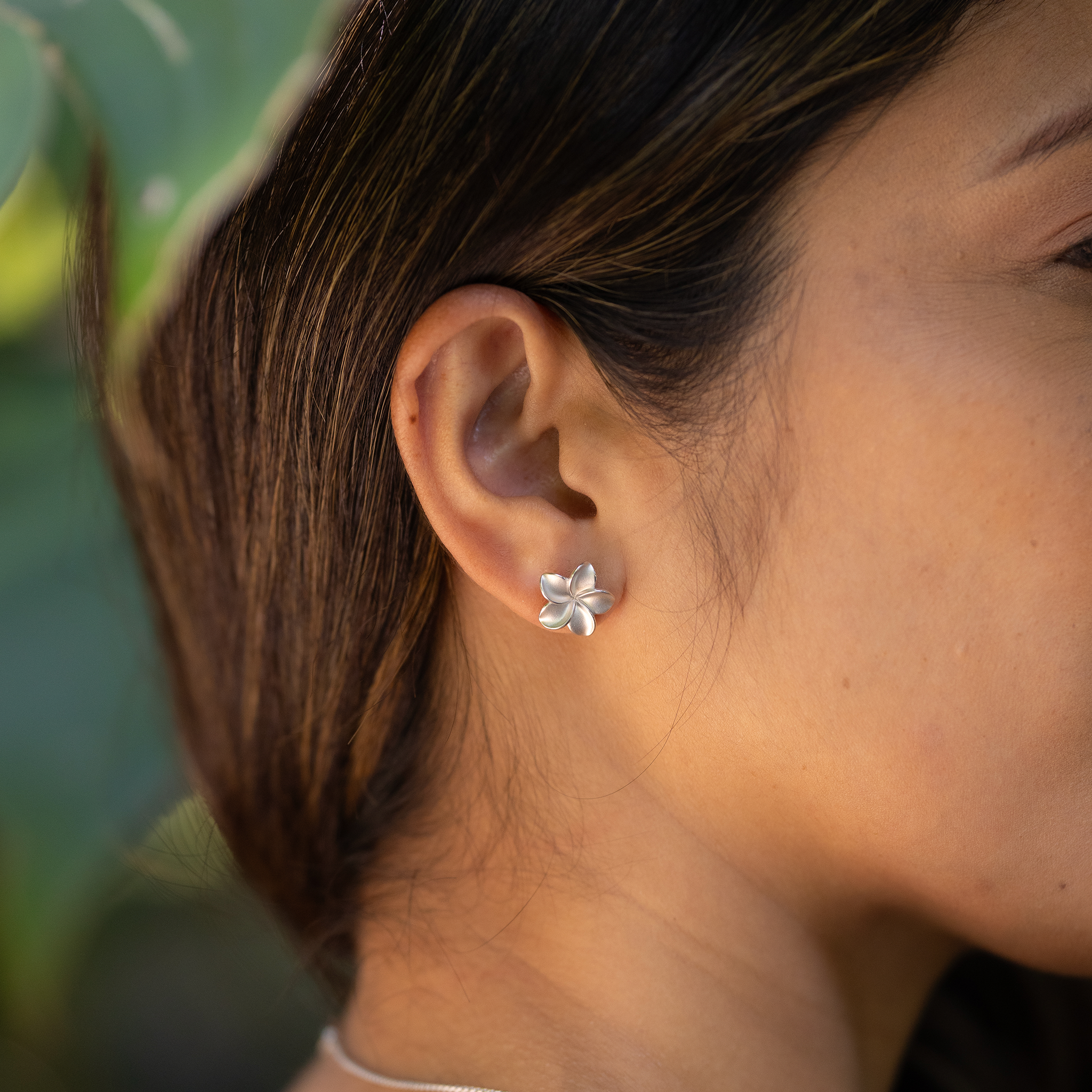 スターリング・シルバーのPlumeria Earrings-13mm