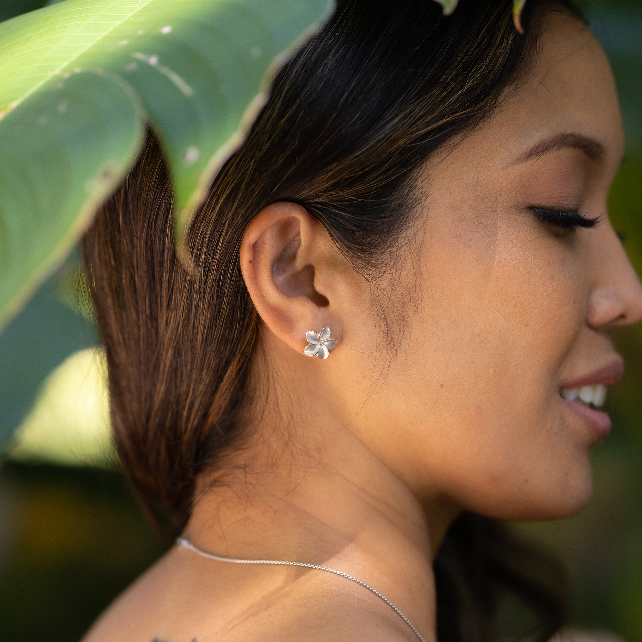 スターリング・シルバーのPlumeria Earrings-13mm