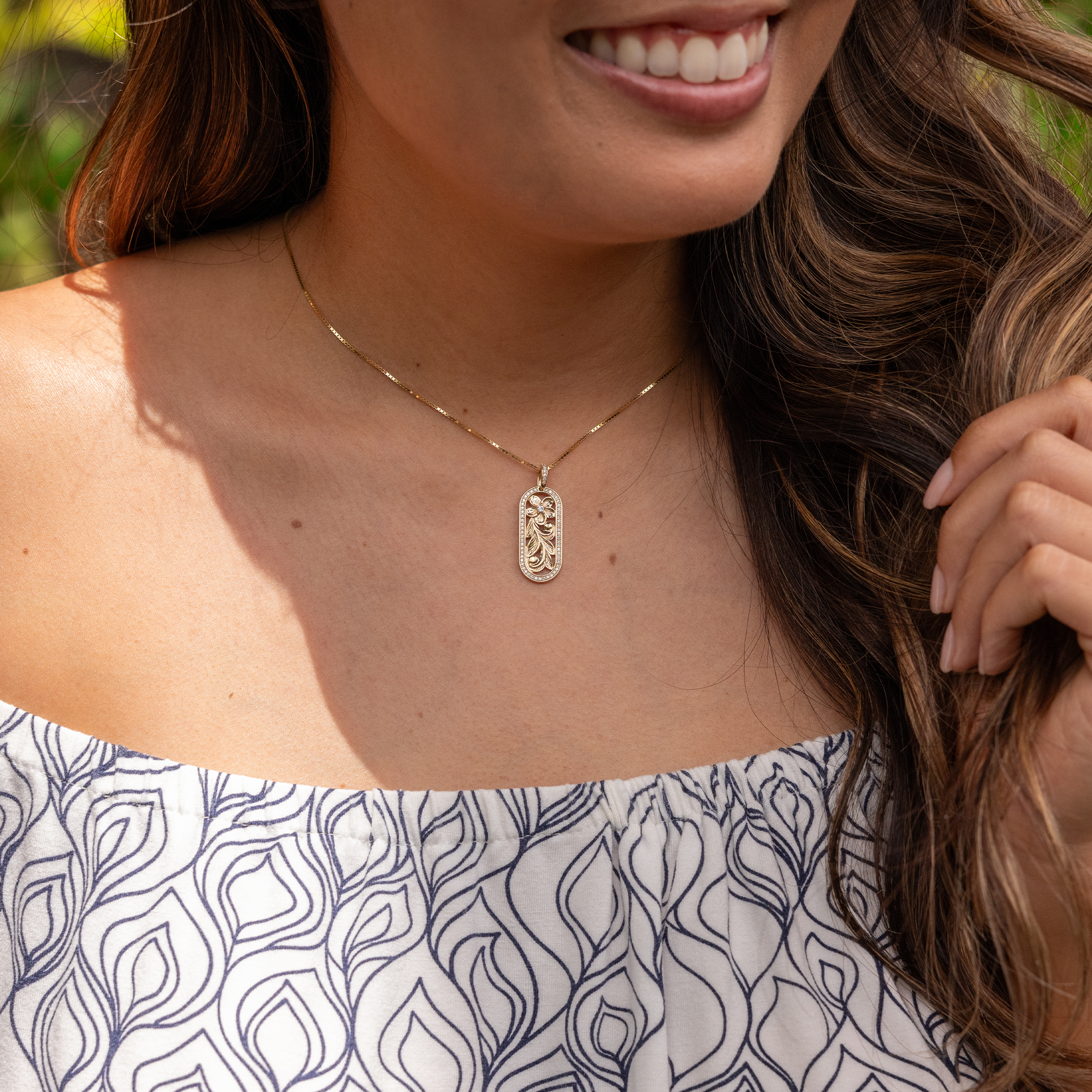 Hawaiian Heirloom Plumeria-Anhänger in Gold mit Diamanten