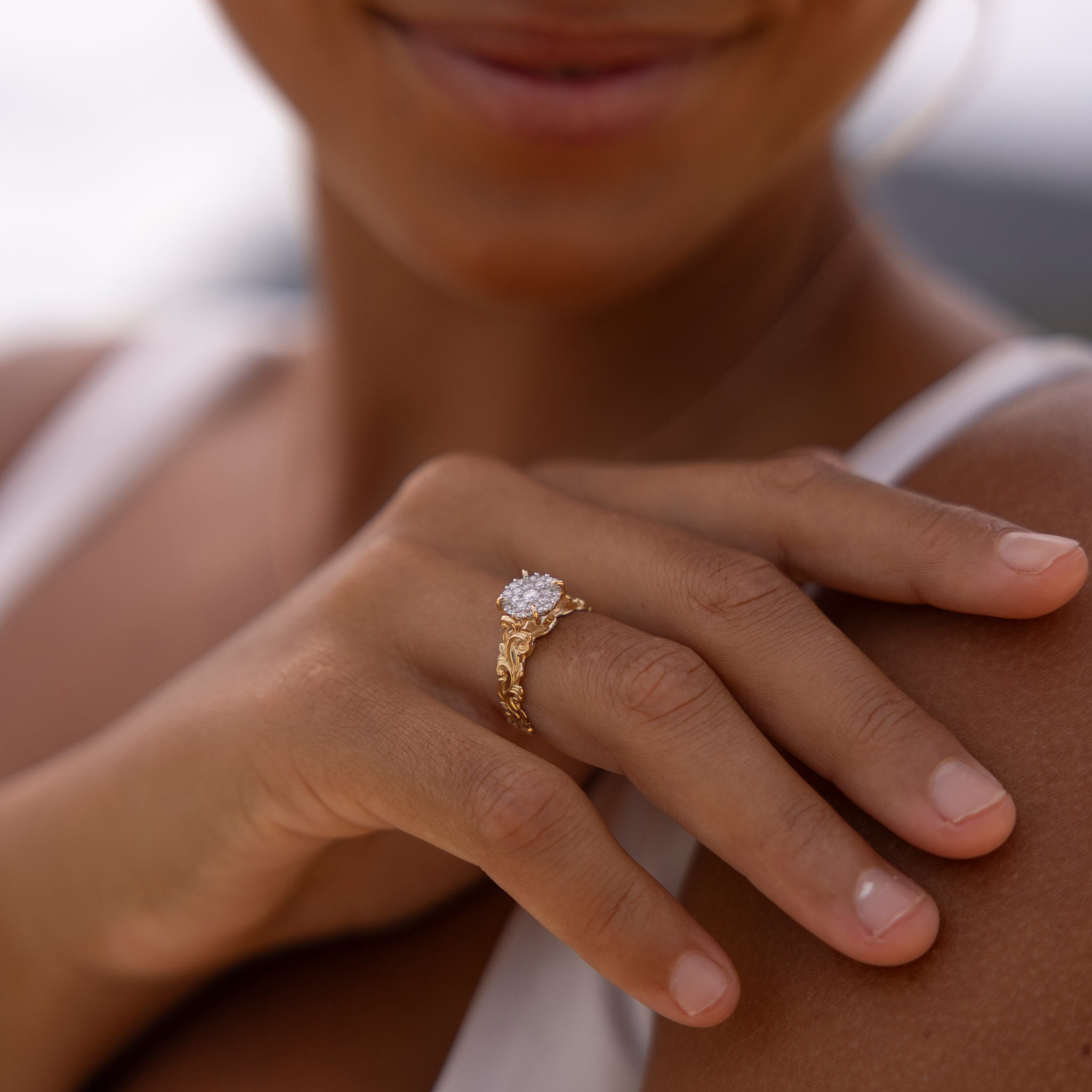 ダイヤモンドと金のハワイアンの家宝婚約指輪