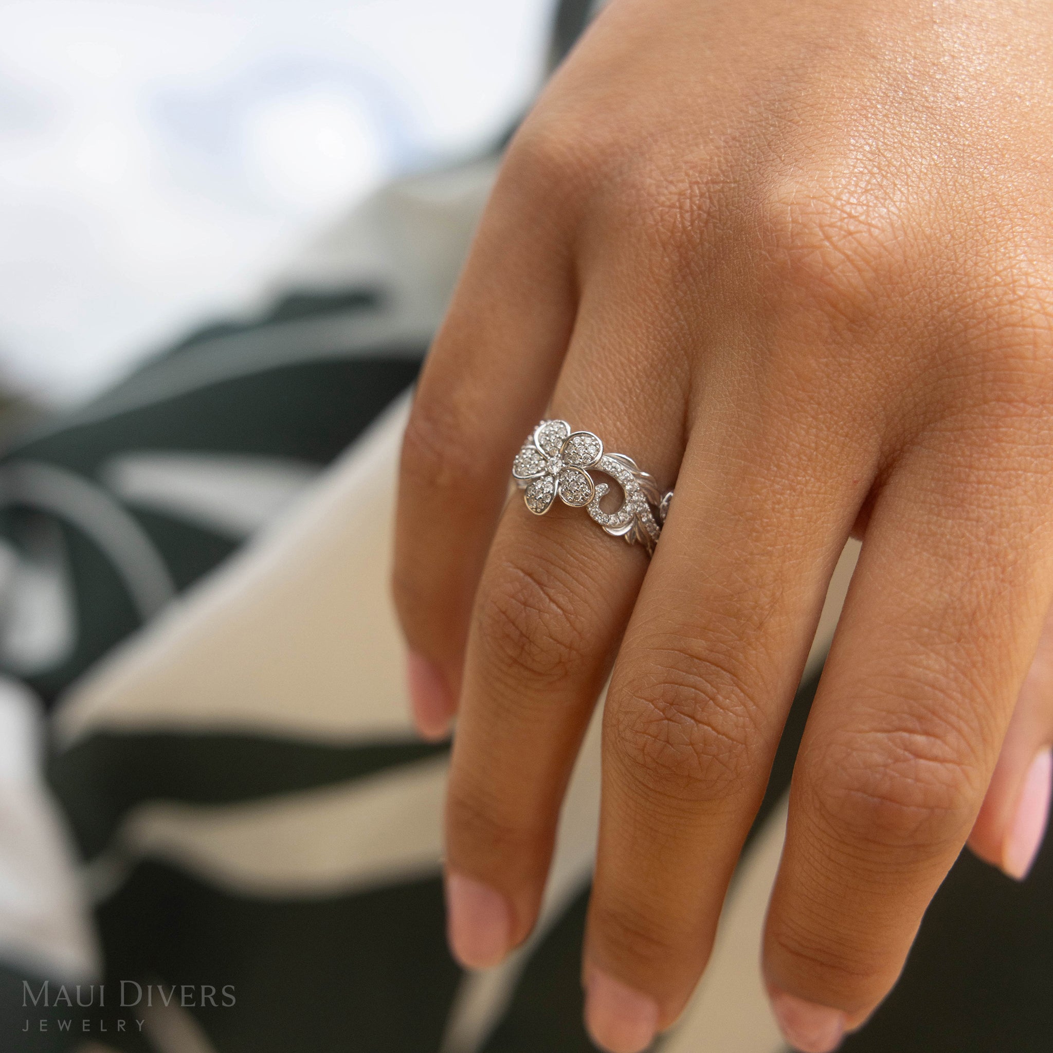 Hawaiian Heirloom Plumeria Ring in White Gold with Diamonds - 10mm
