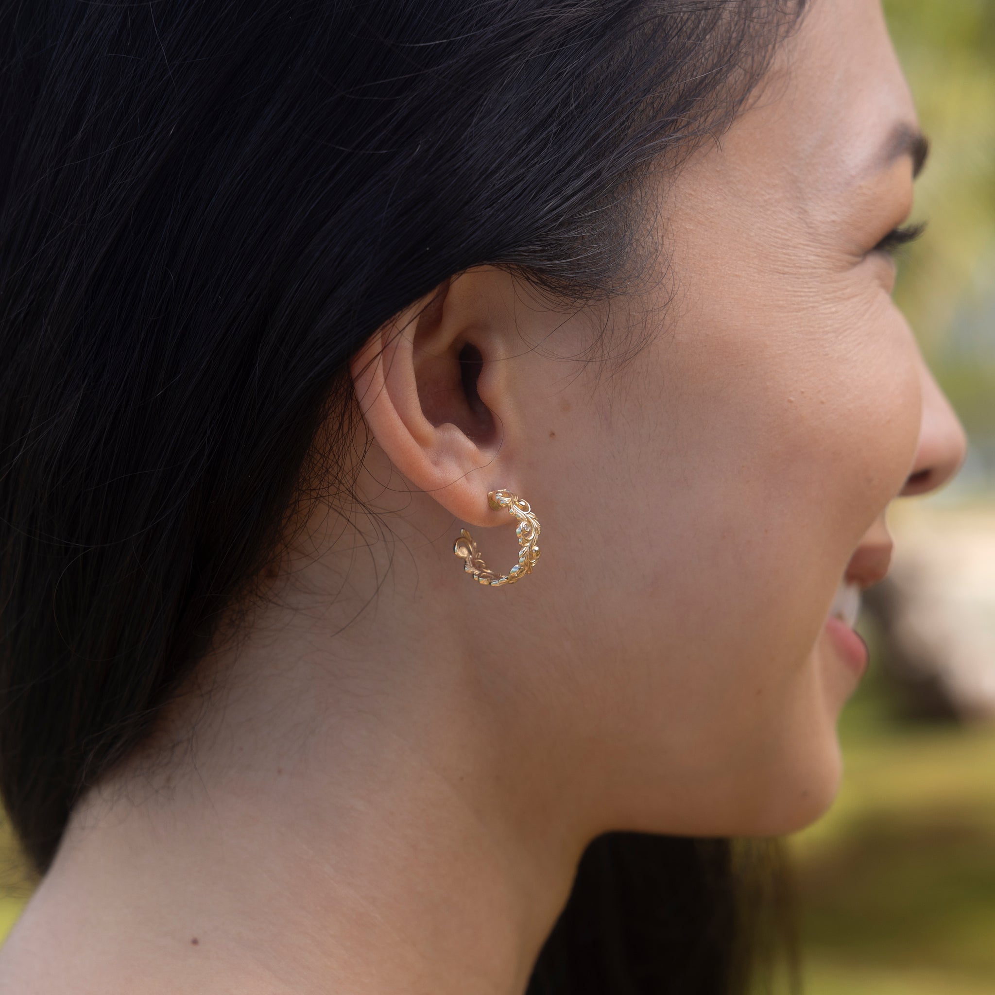ダイヤモンドと金のリビングヒールームフープイヤリング - 6mm