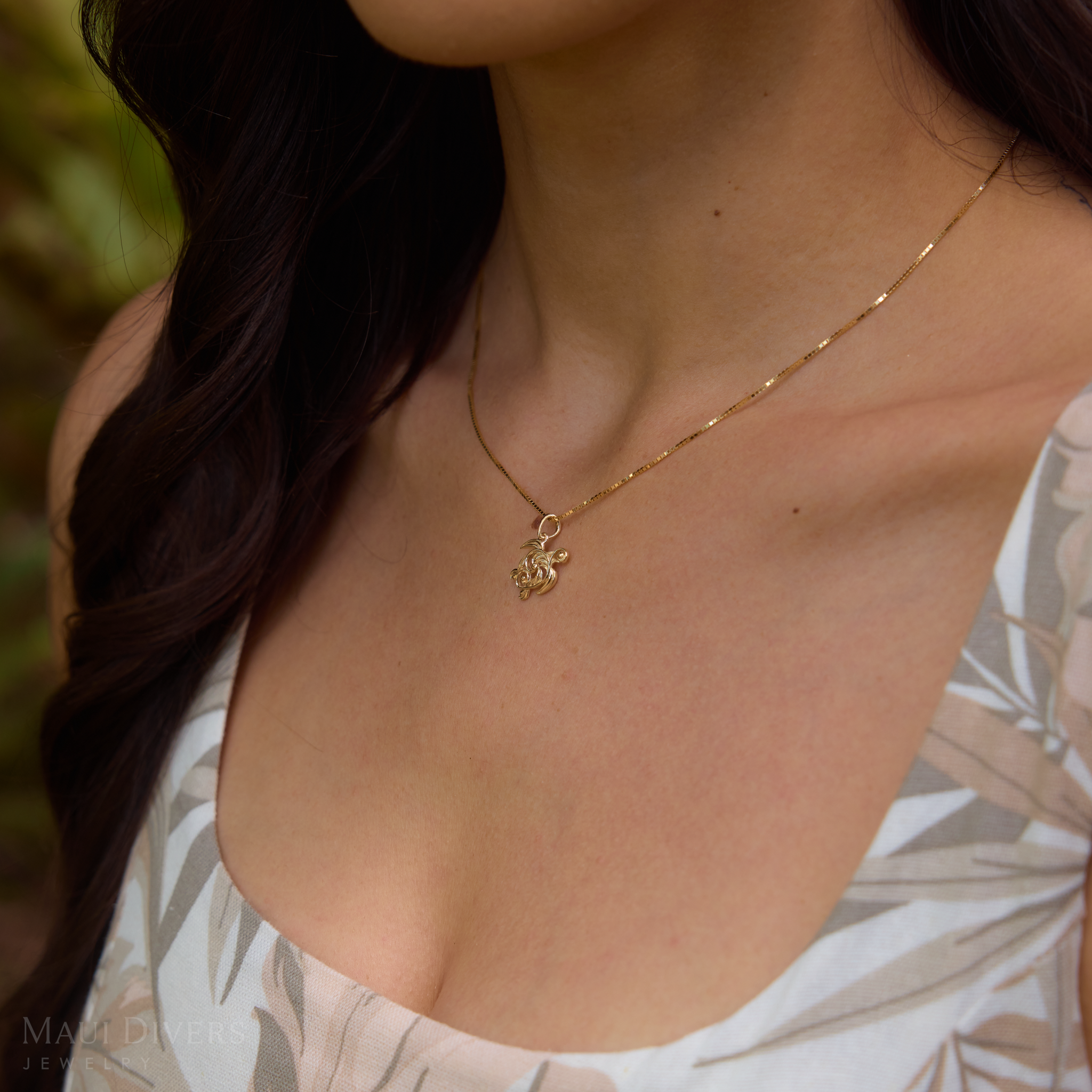 Living Heirloom Honu Pendant in Gold - 16mm