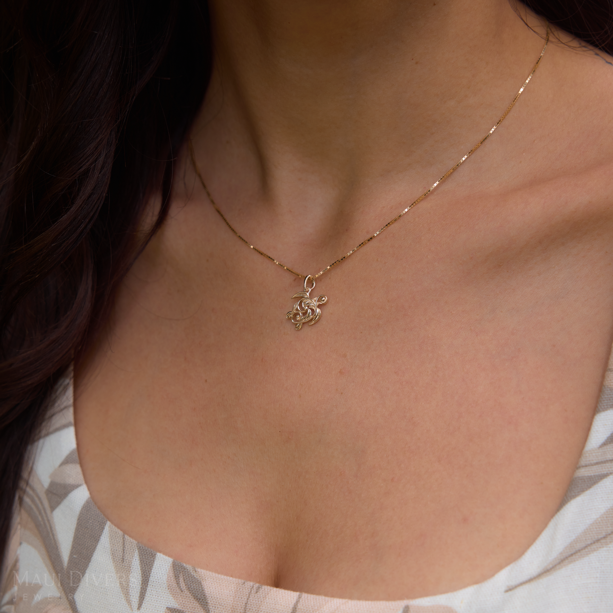 Living Heirloom Honu Pendant in Gold - 16mm