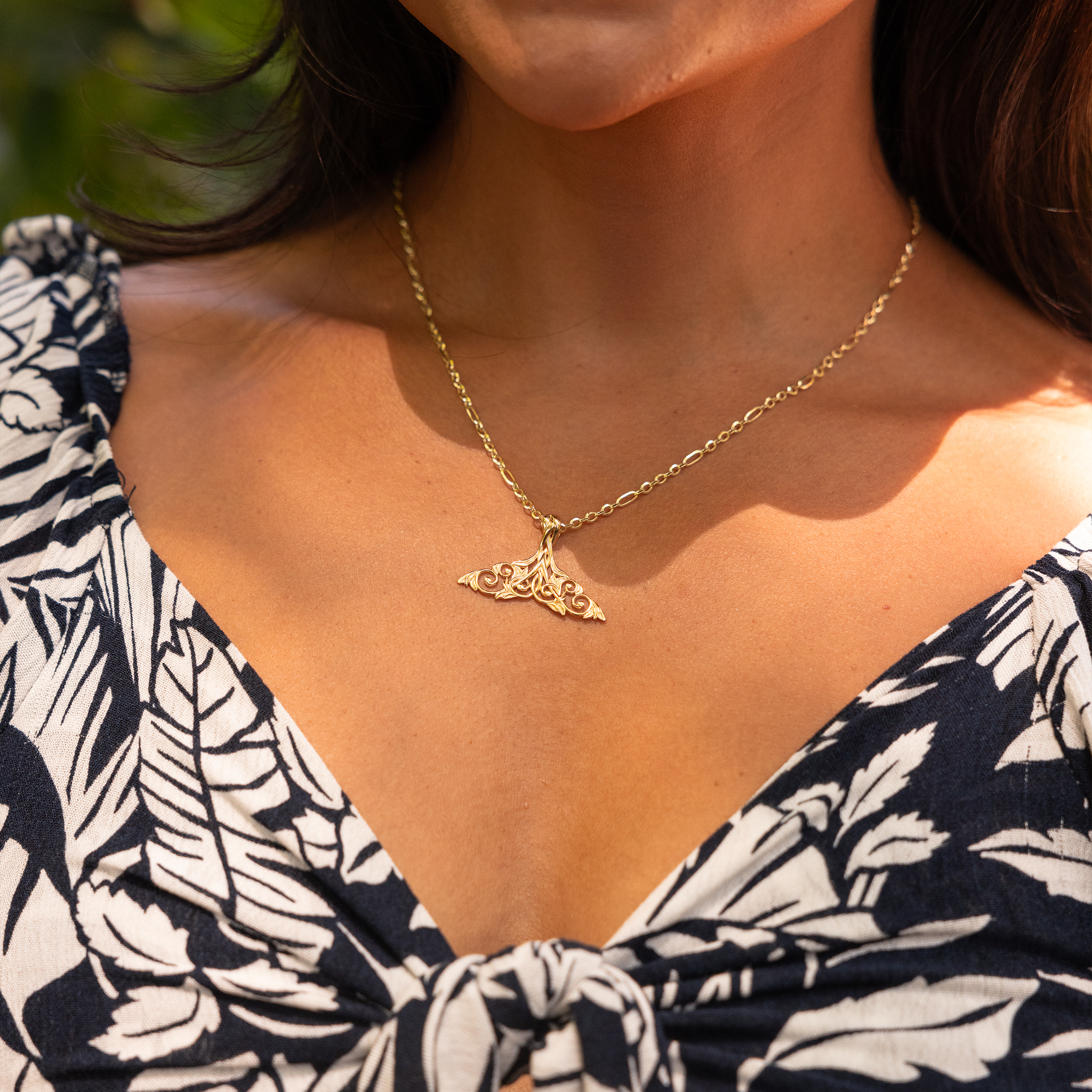 Living Heirloom Whale Tail Pendant in Gold - 35mm