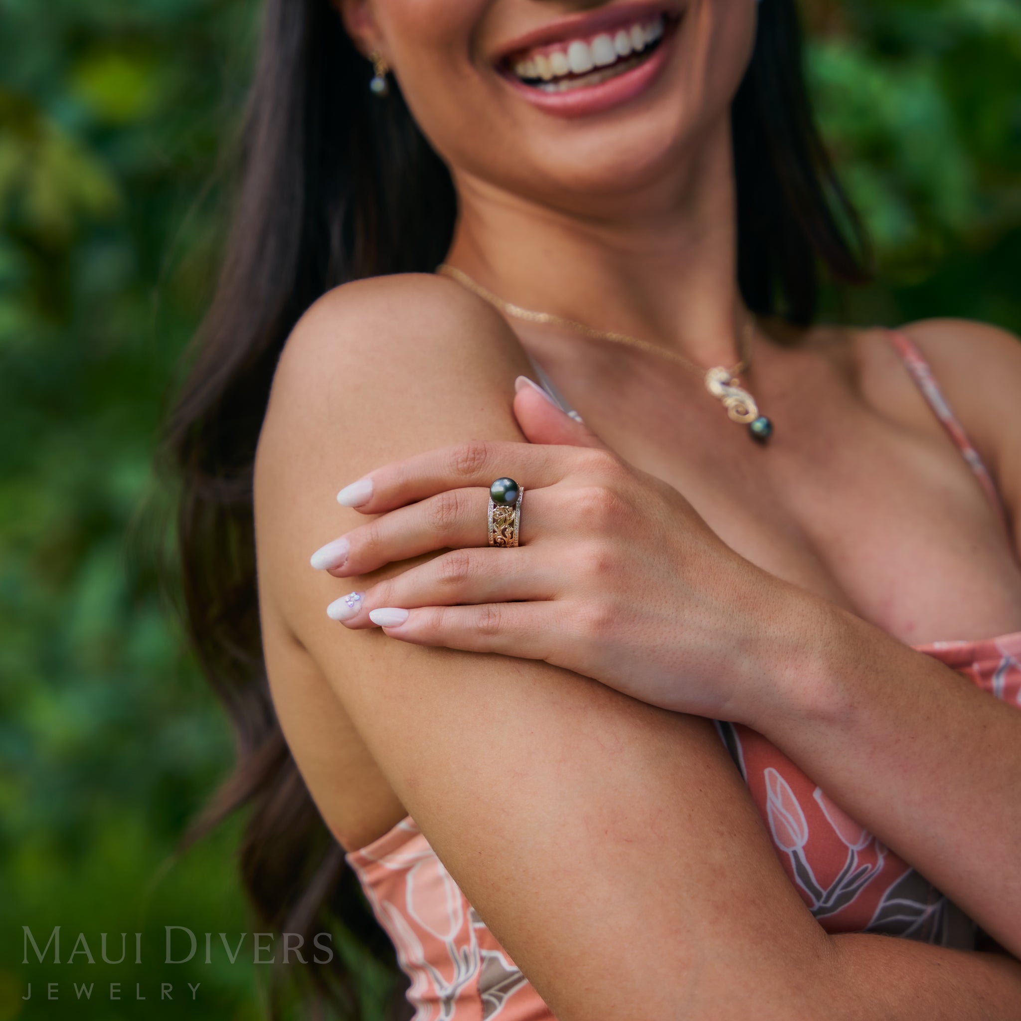 Hawaiianischer Erbstück-Tahiti-Ring mit schwarzen Perlen in Gold mit Diamanten – 10 mm