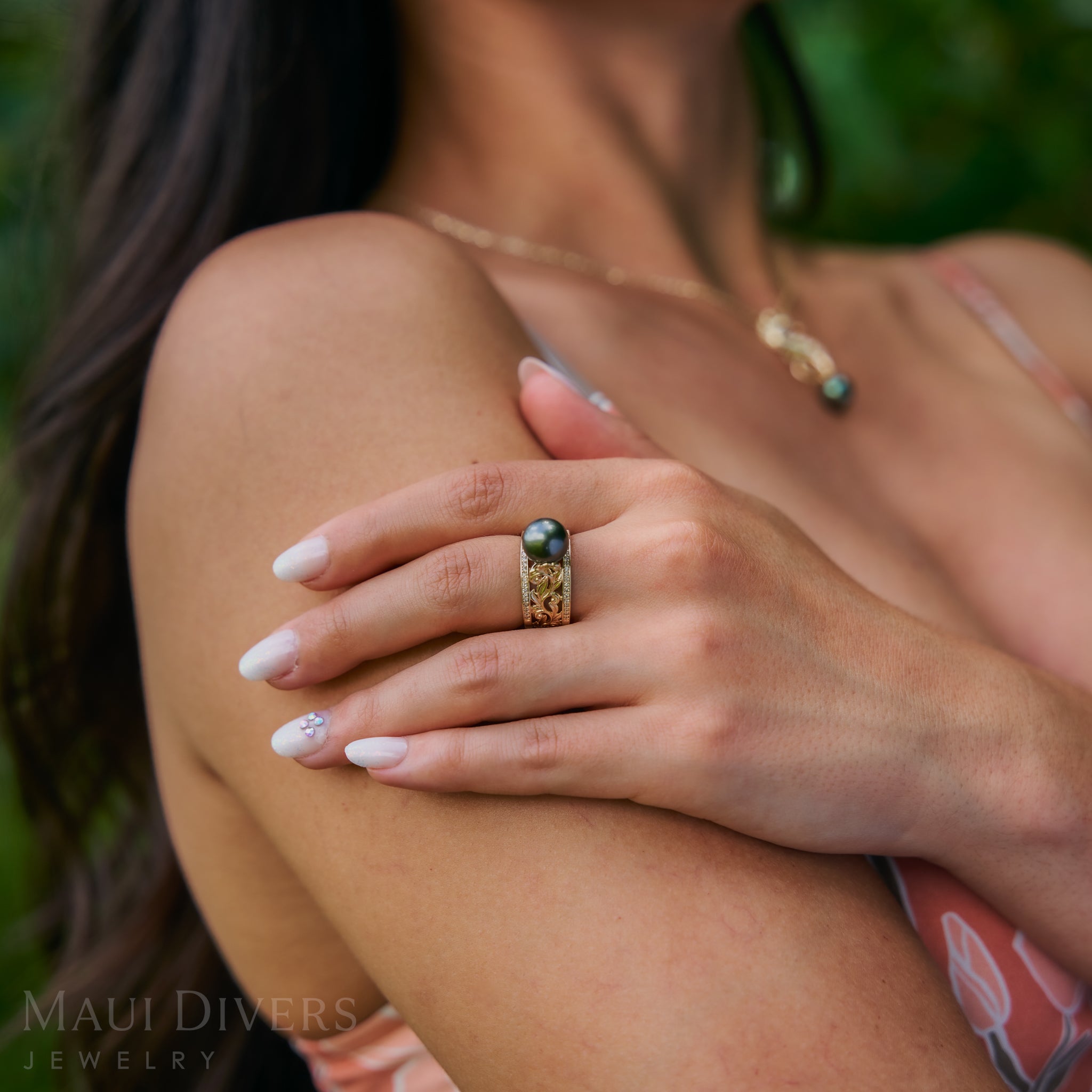 Hawaiianischer Erbstück-Tahiti-Ring mit schwarzen Perlen in Gold mit Diamanten – 10 mm
