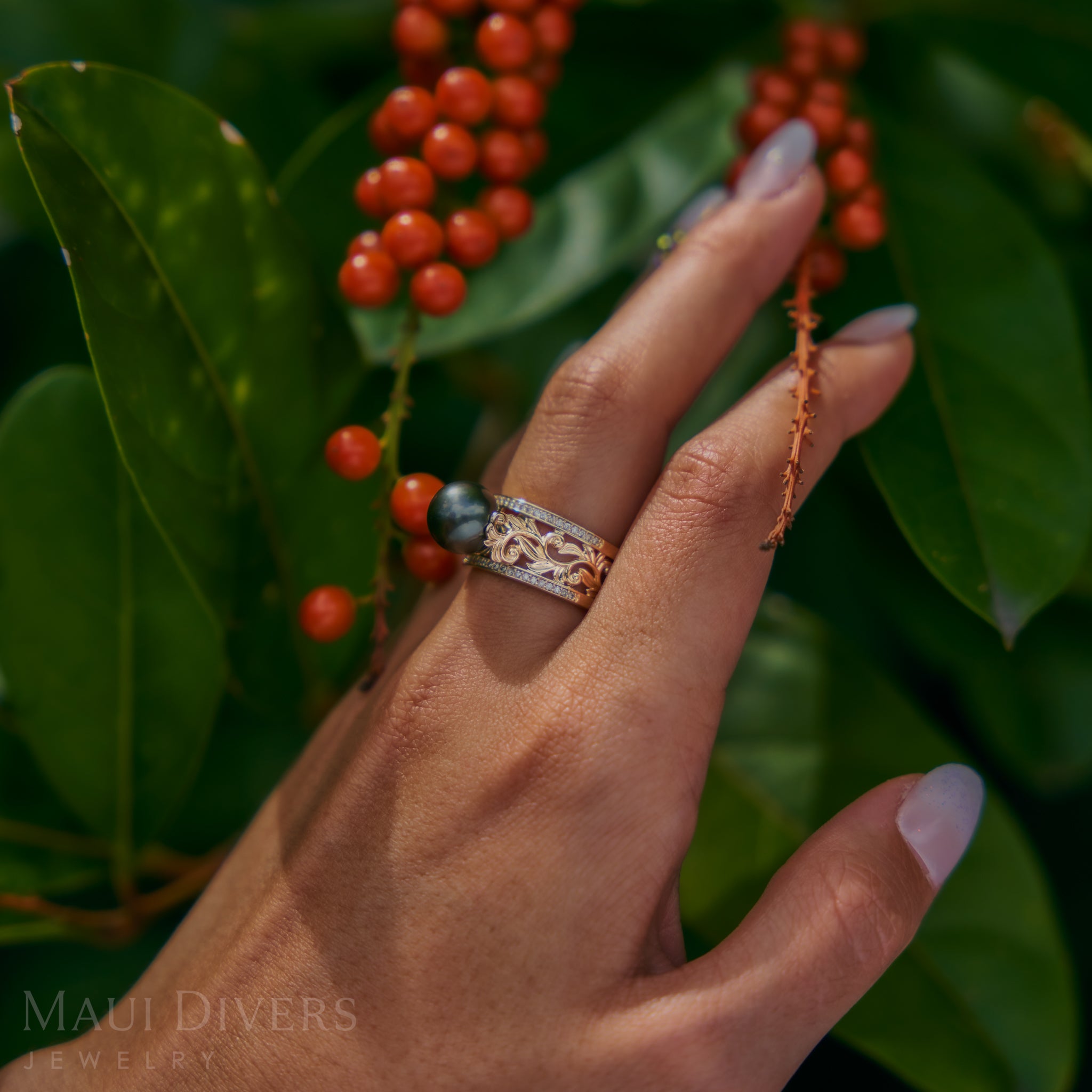 Hawaiianischer Erbstück-Tahiti-Ring mit schwarzen Perlen in Gold mit Diamanten – 10 mm