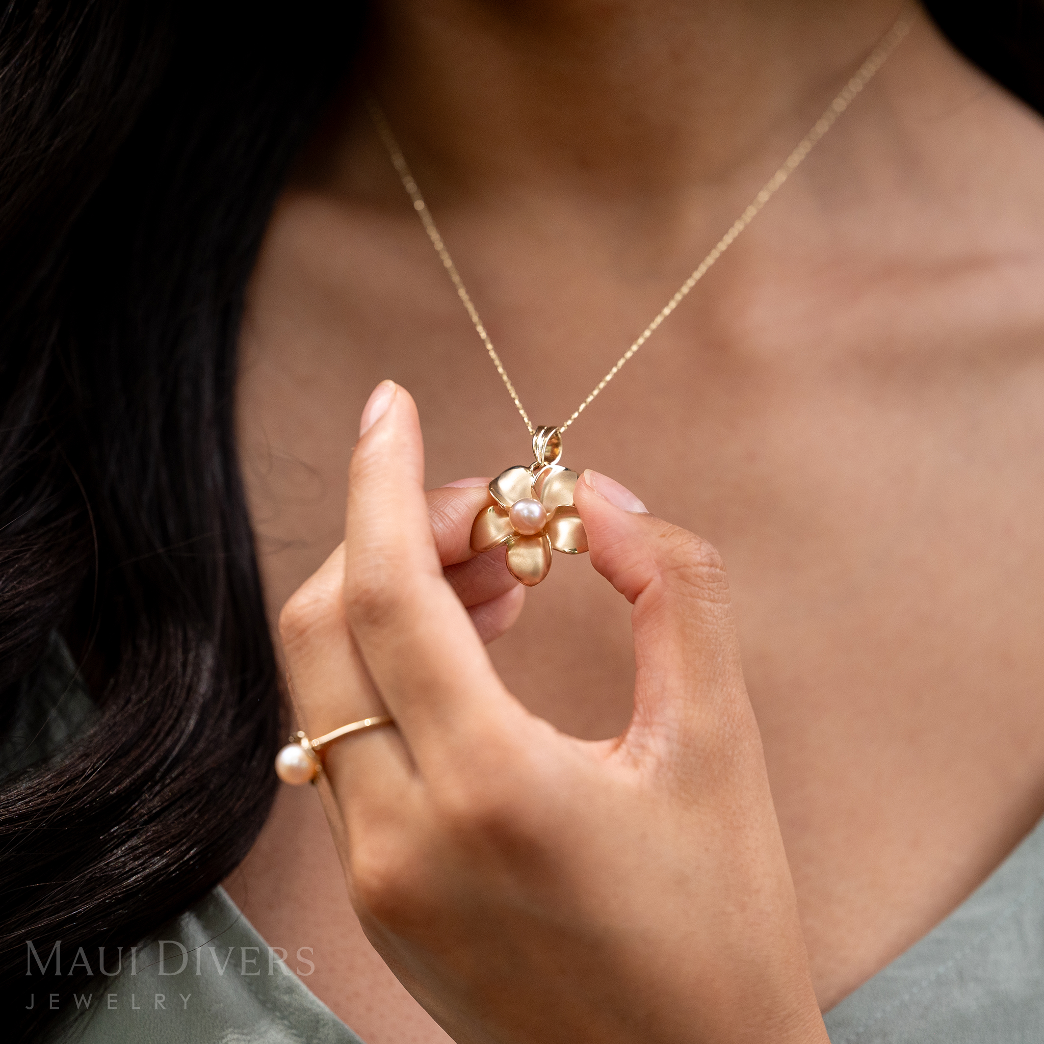 金色のパールプルメリアペンダントを選んでください-23mm