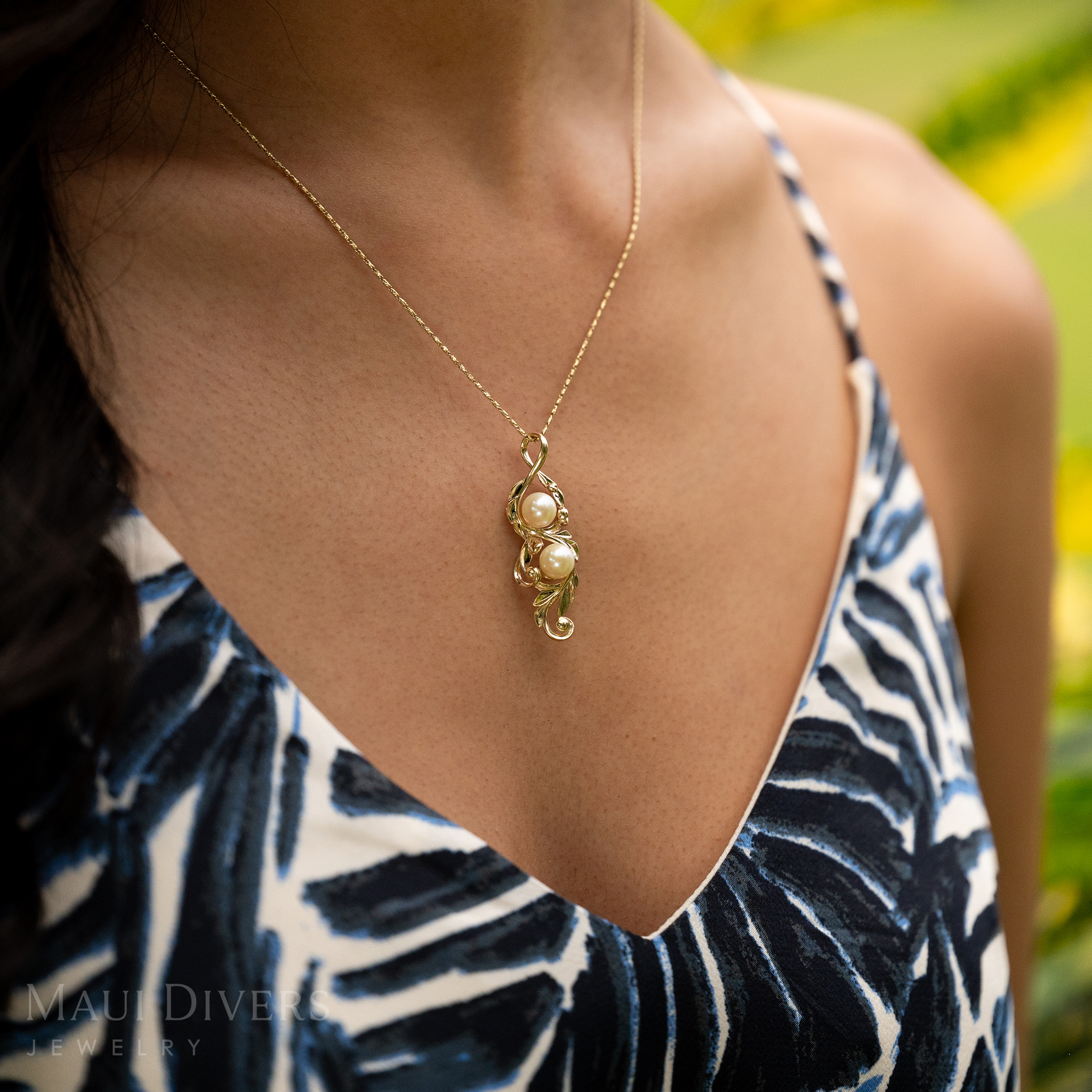 Pick A Pearl Maile Scroll Pendant in Gold - 41mm