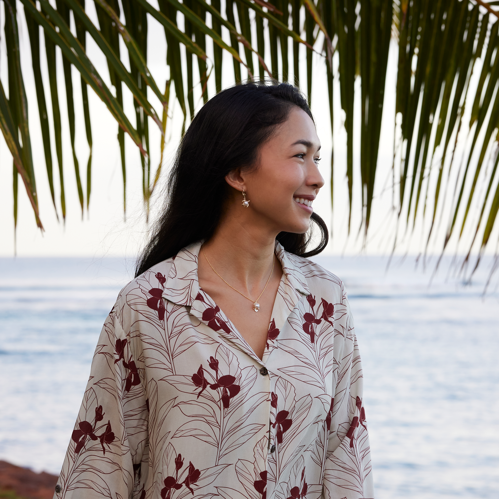 ゴールドでパールホンイヤリングを選んでください