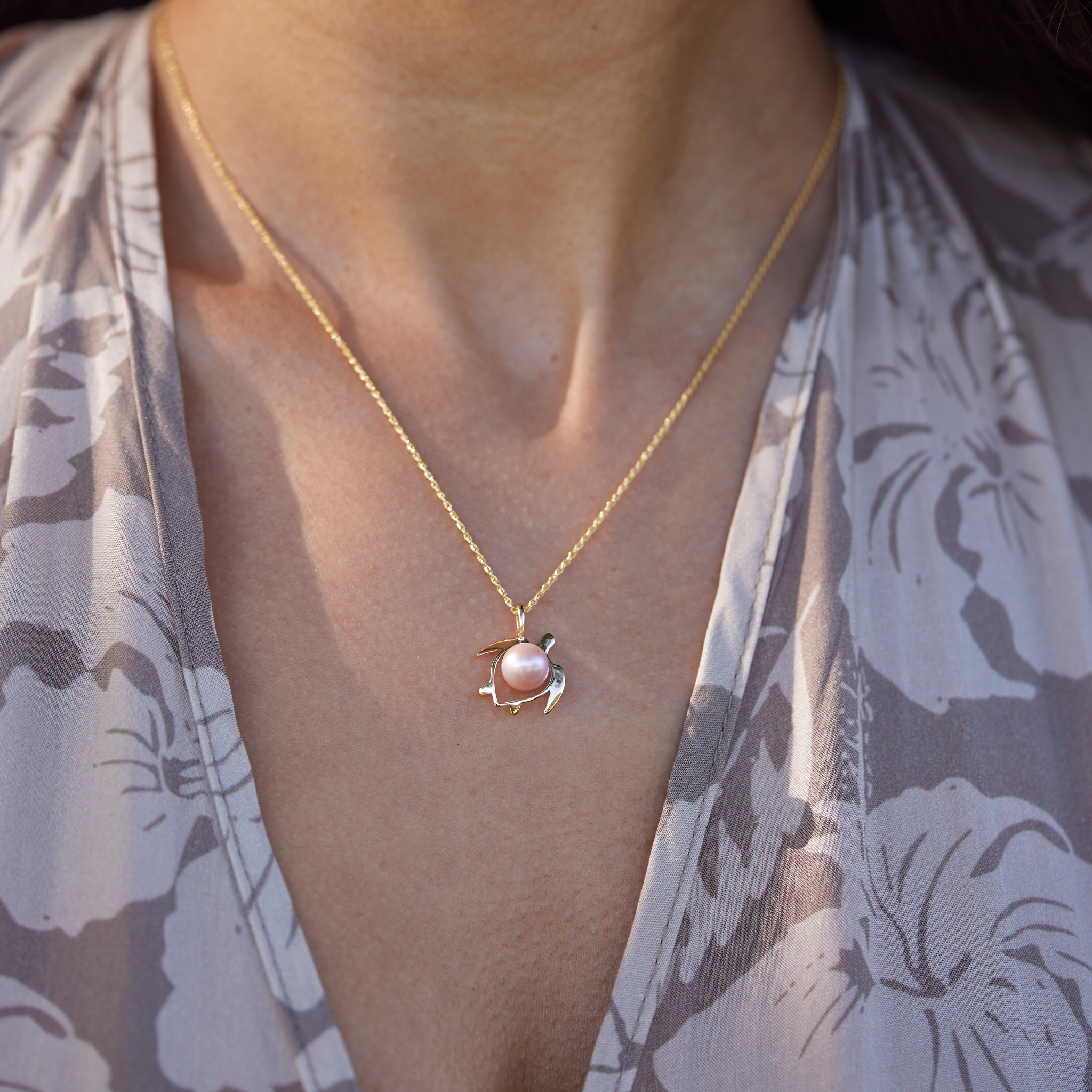 Pick A Pearl Honu (Turtle) Pendant in Gold - 16mm