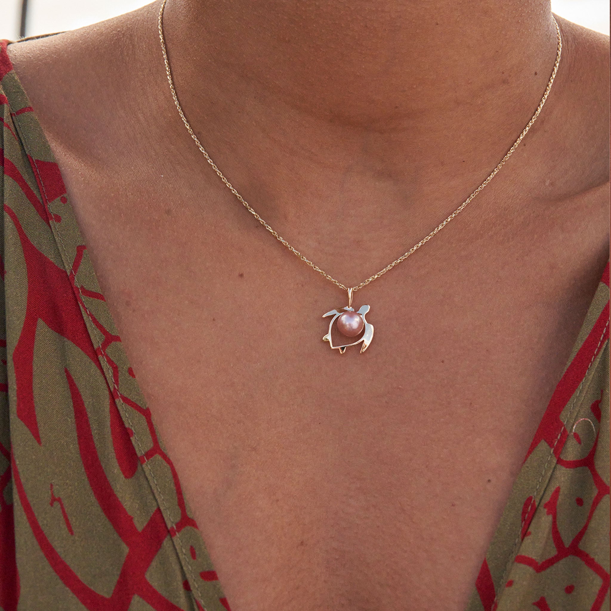 Pick A Pearl Honu (Turtle) Pendant in Gold - 16mm