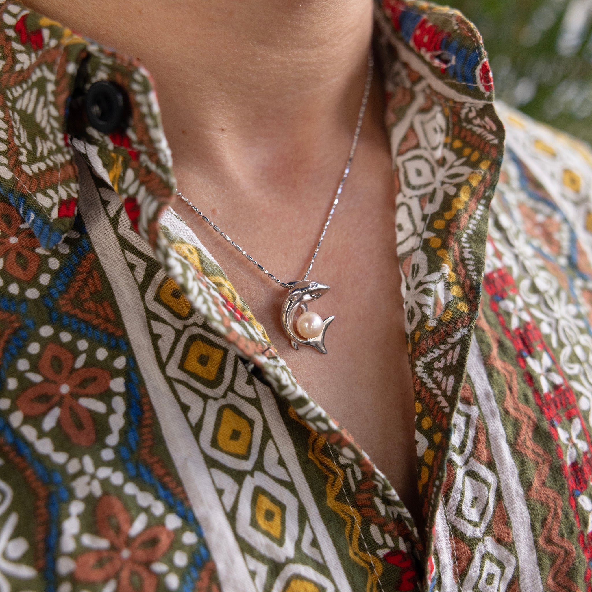 スターリングシルバーでパールサメペンダントを選びます