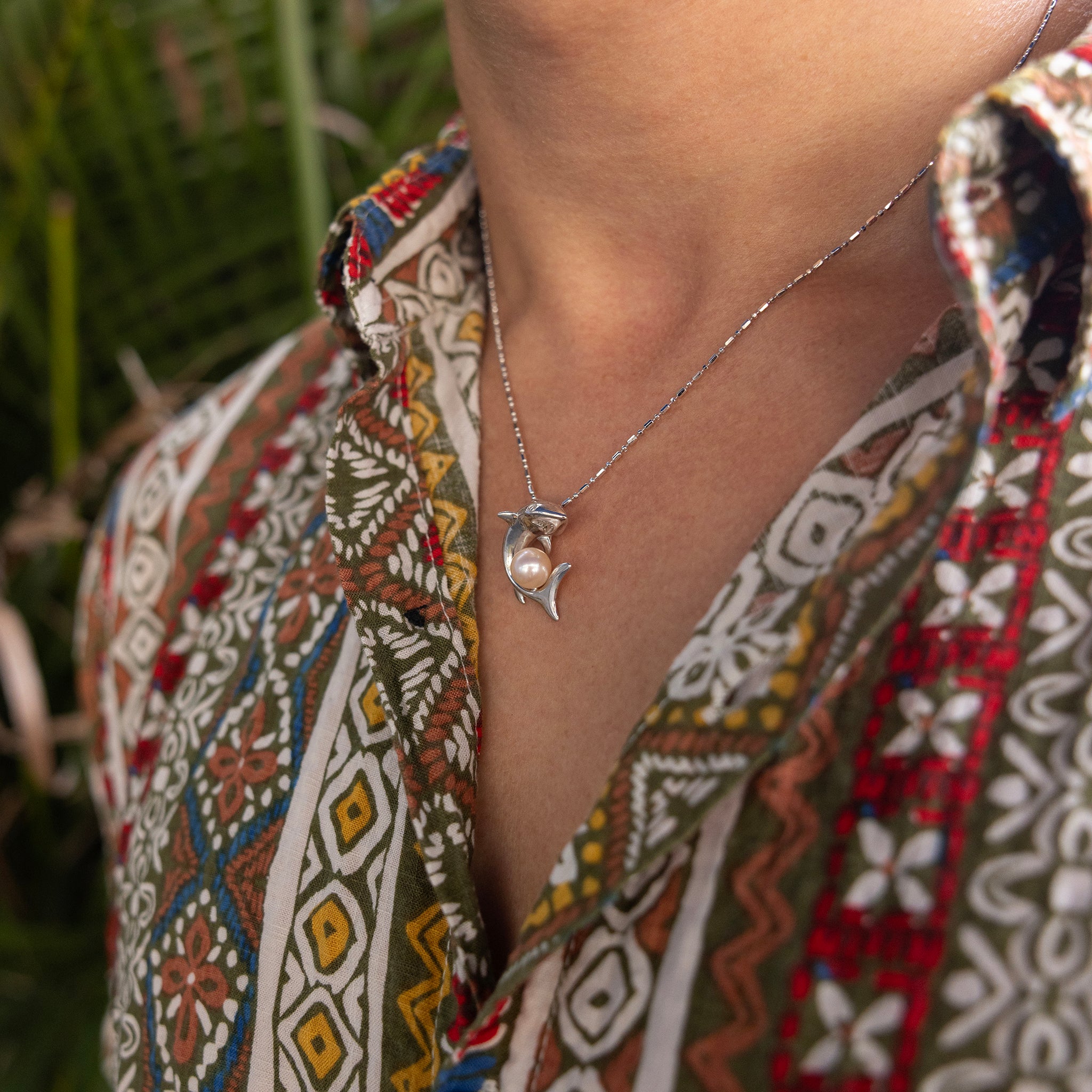 スターリングシルバーでパールサメペンダントを選びます