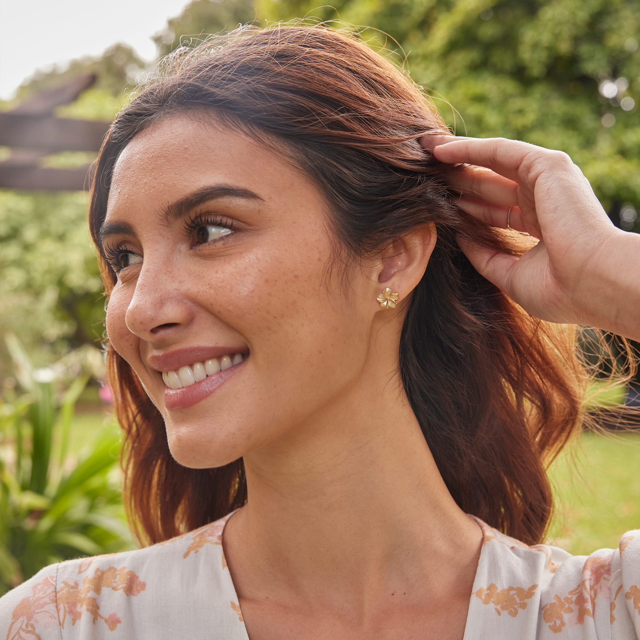 Plumeria Earrings in Gold - 11mm