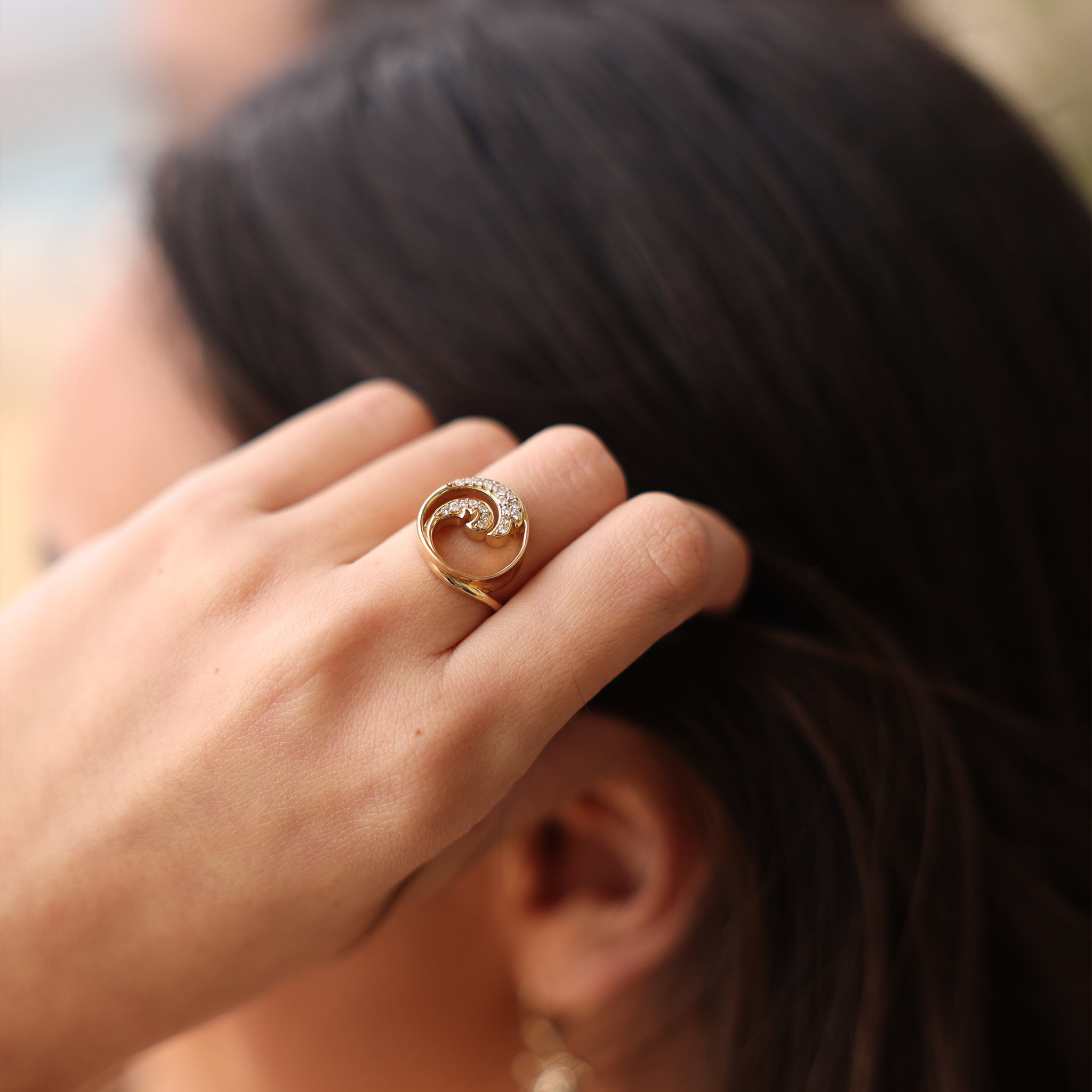Nalu Ring in Gold with Diamonds - 15mm