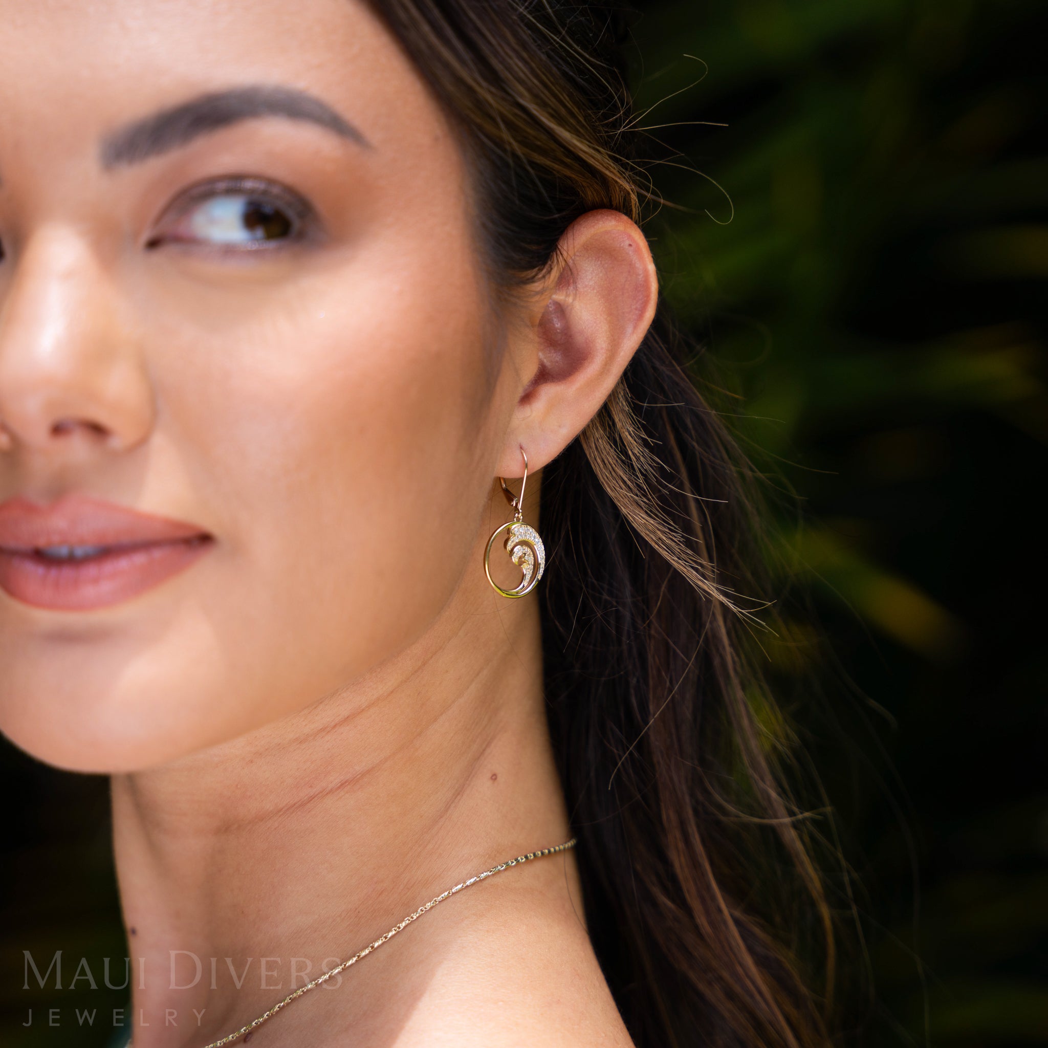Nalu-Ohrringe in Gold mit Diamanten – 18 mm