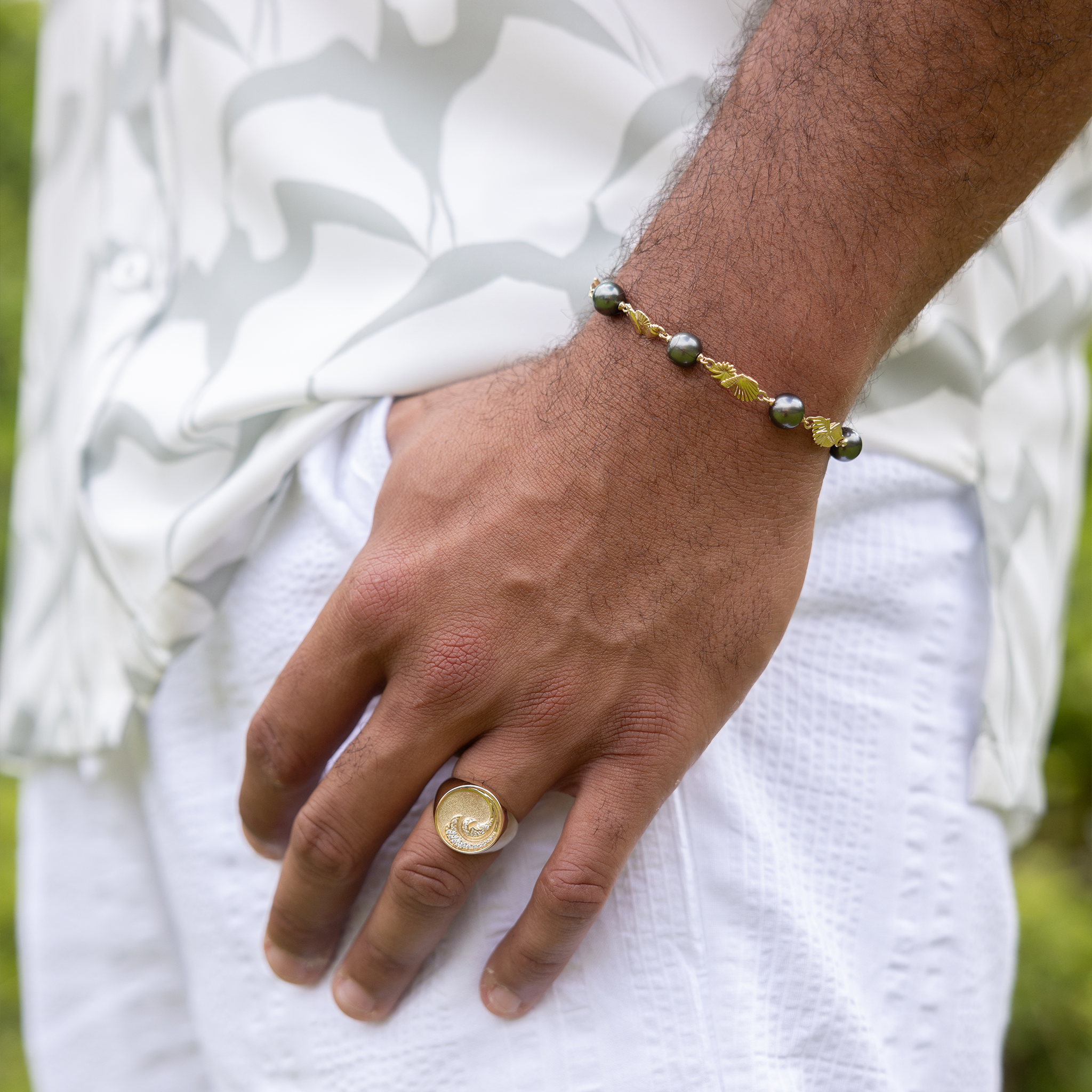 Nalu Ring in Gold with Diamonds - 18mm