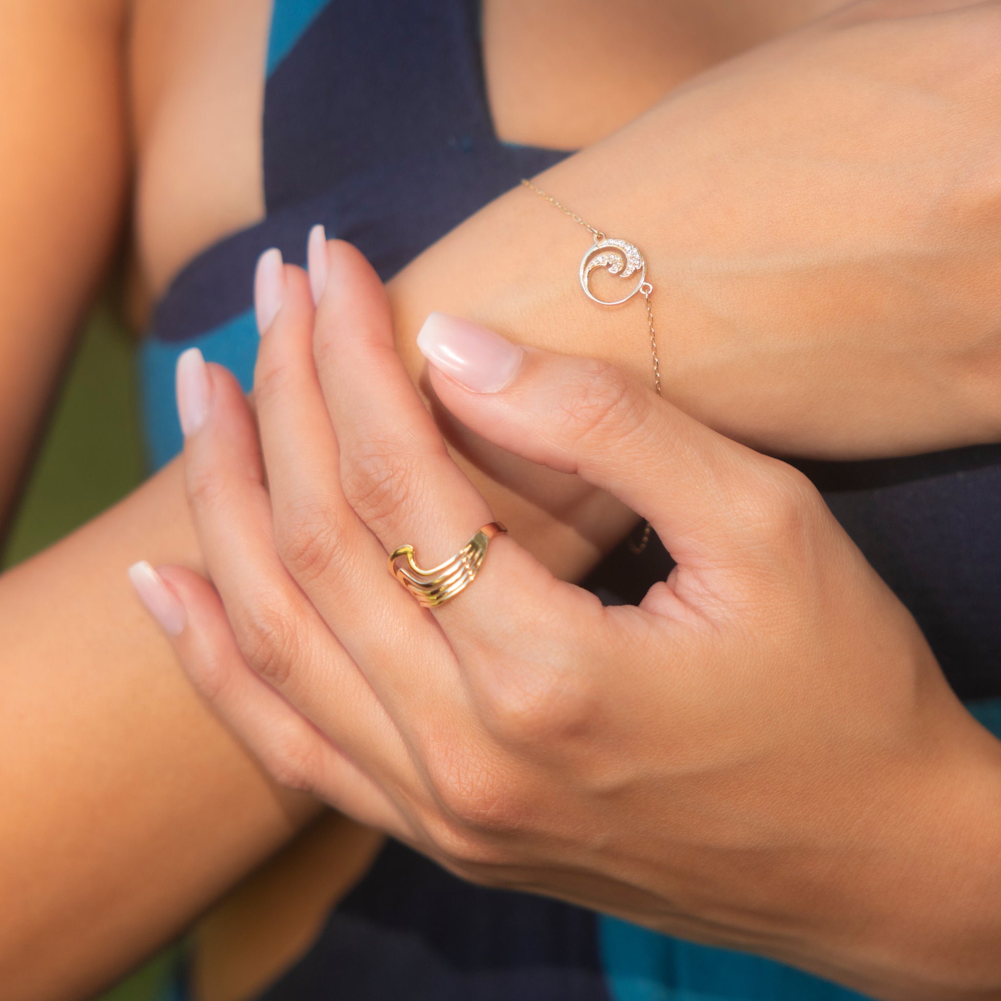 Abstrakter Nalu-Ring in Gold - 11 mm