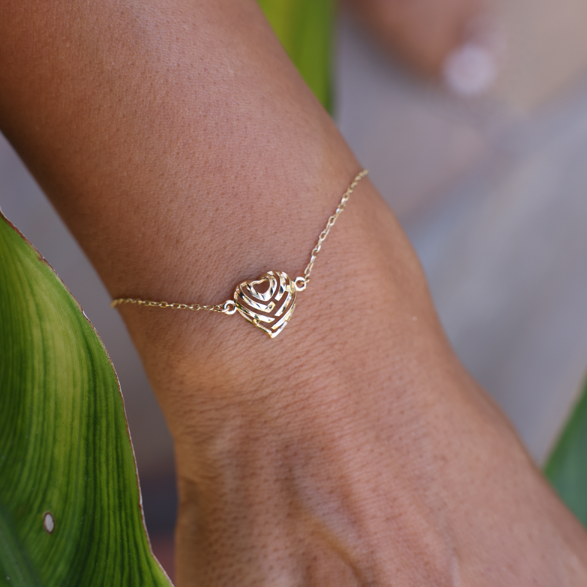 Adjustable 7-7.5" Aloha Heart Bracelet in Gold - 11mm