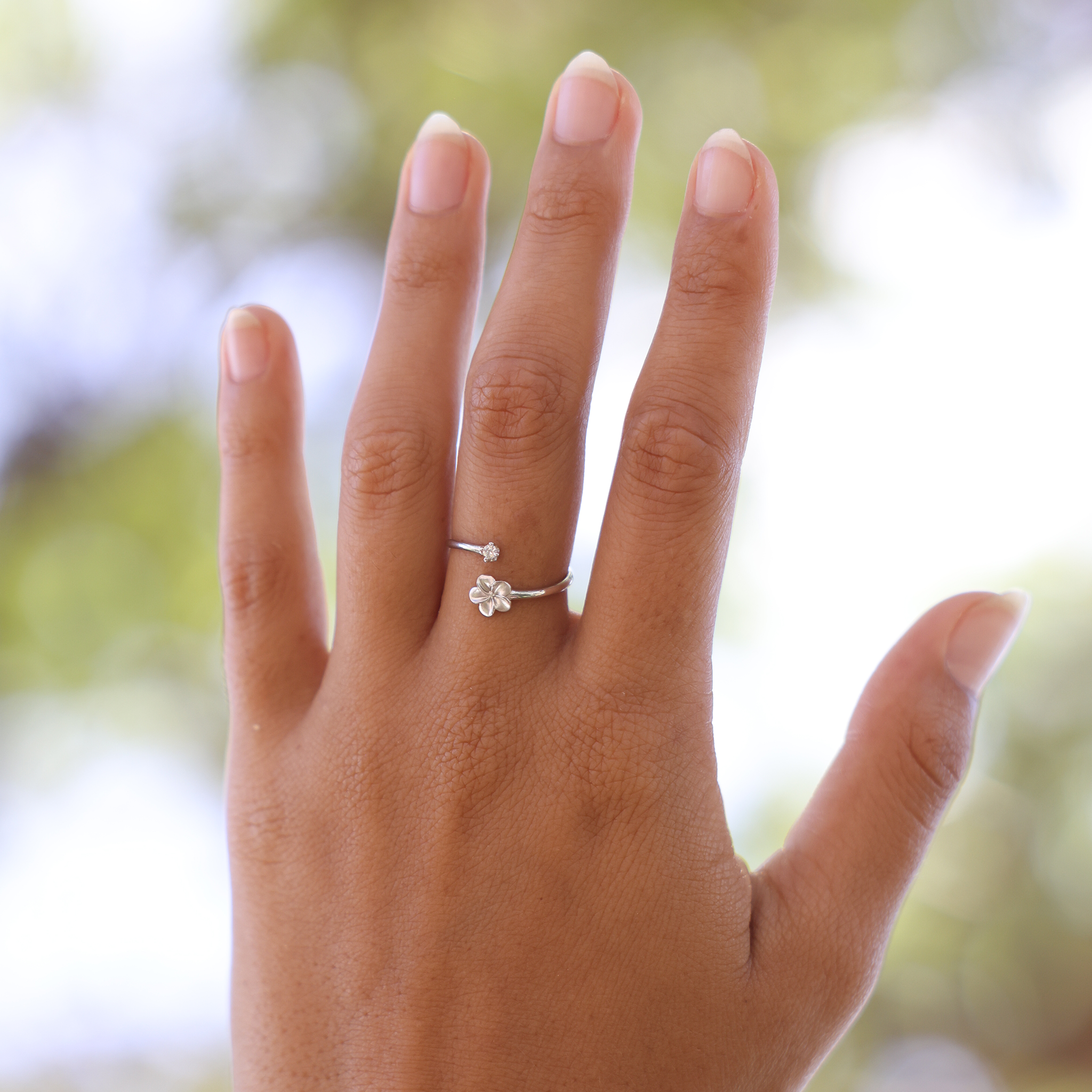 Plumeria Ring in White Gold with Diamond - 6mm