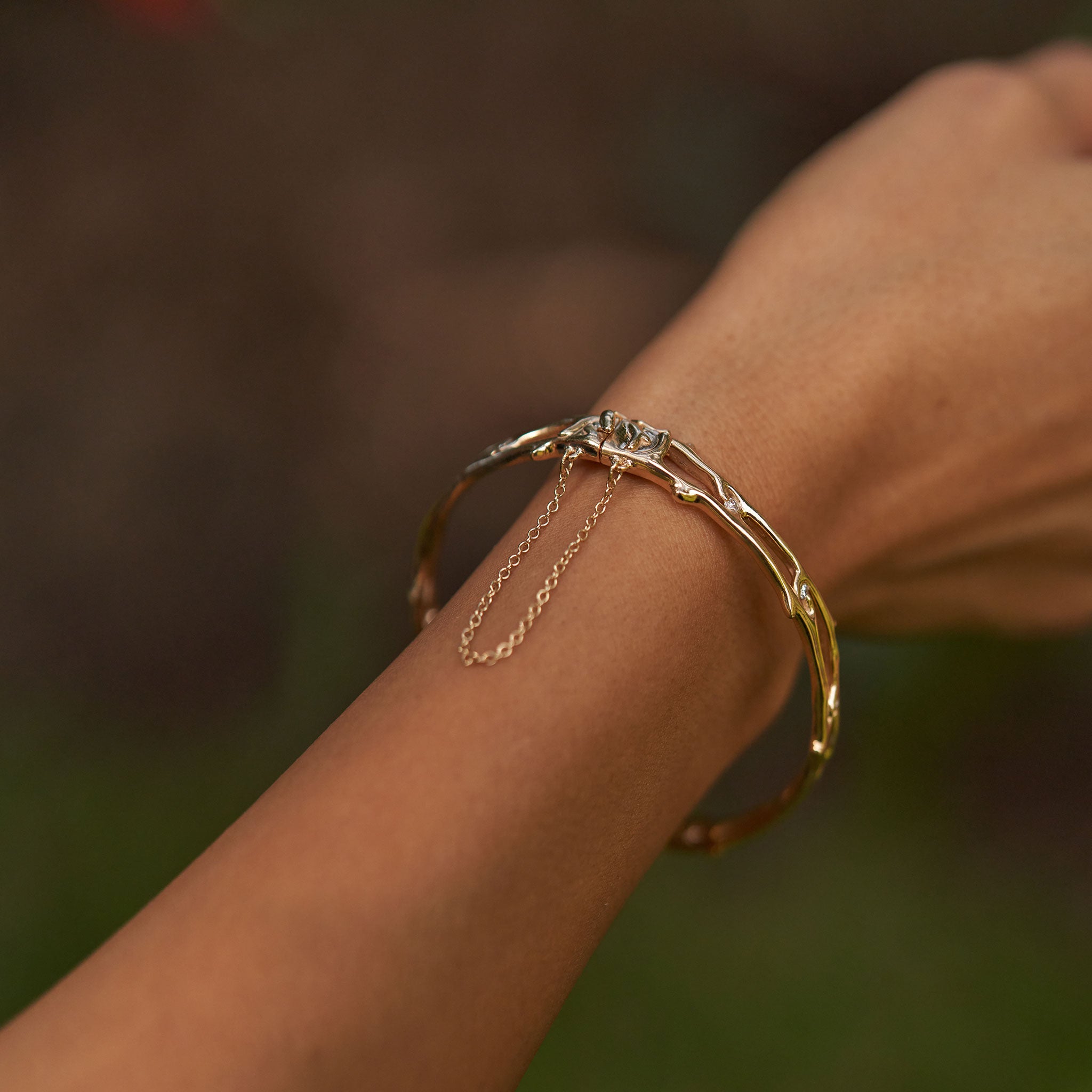 Heritage Hinge Bracelet in Gold with Diamonds