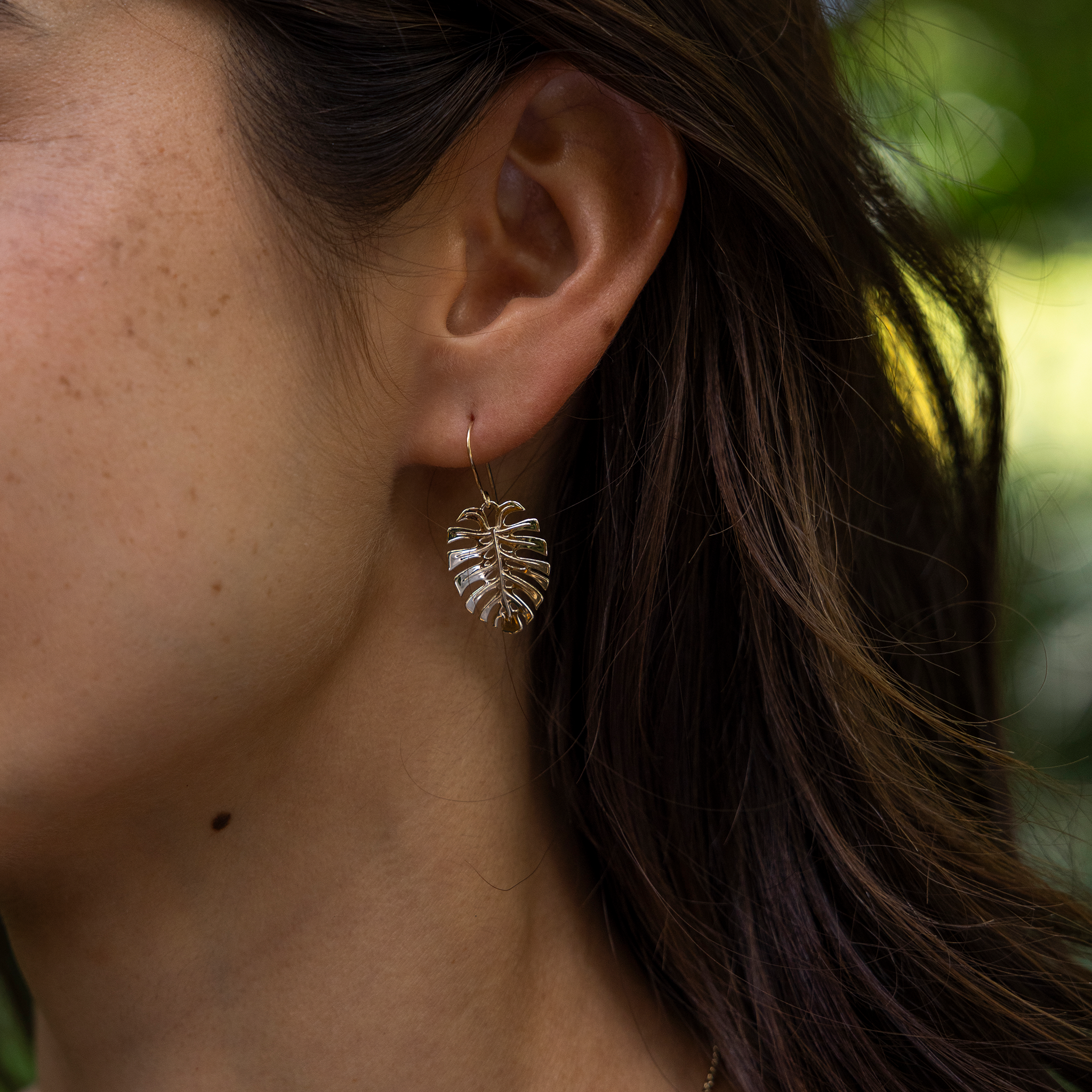 Monstera-Ohrringe in Gold - 23 mm