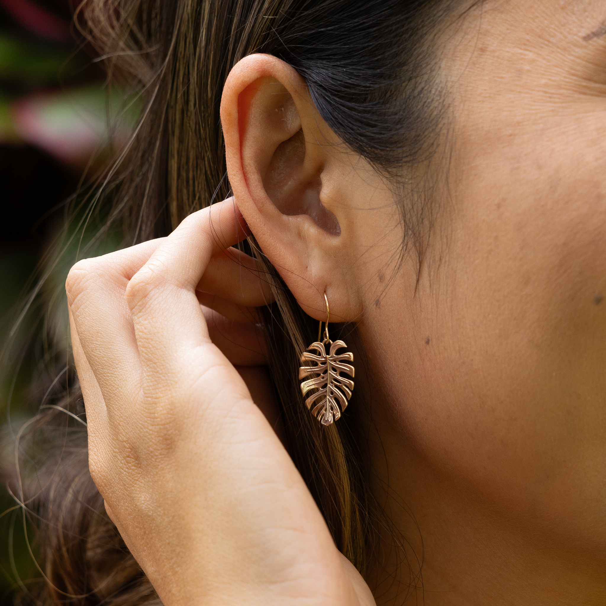 Monstera-Ohrringe in Gold - 23 mm