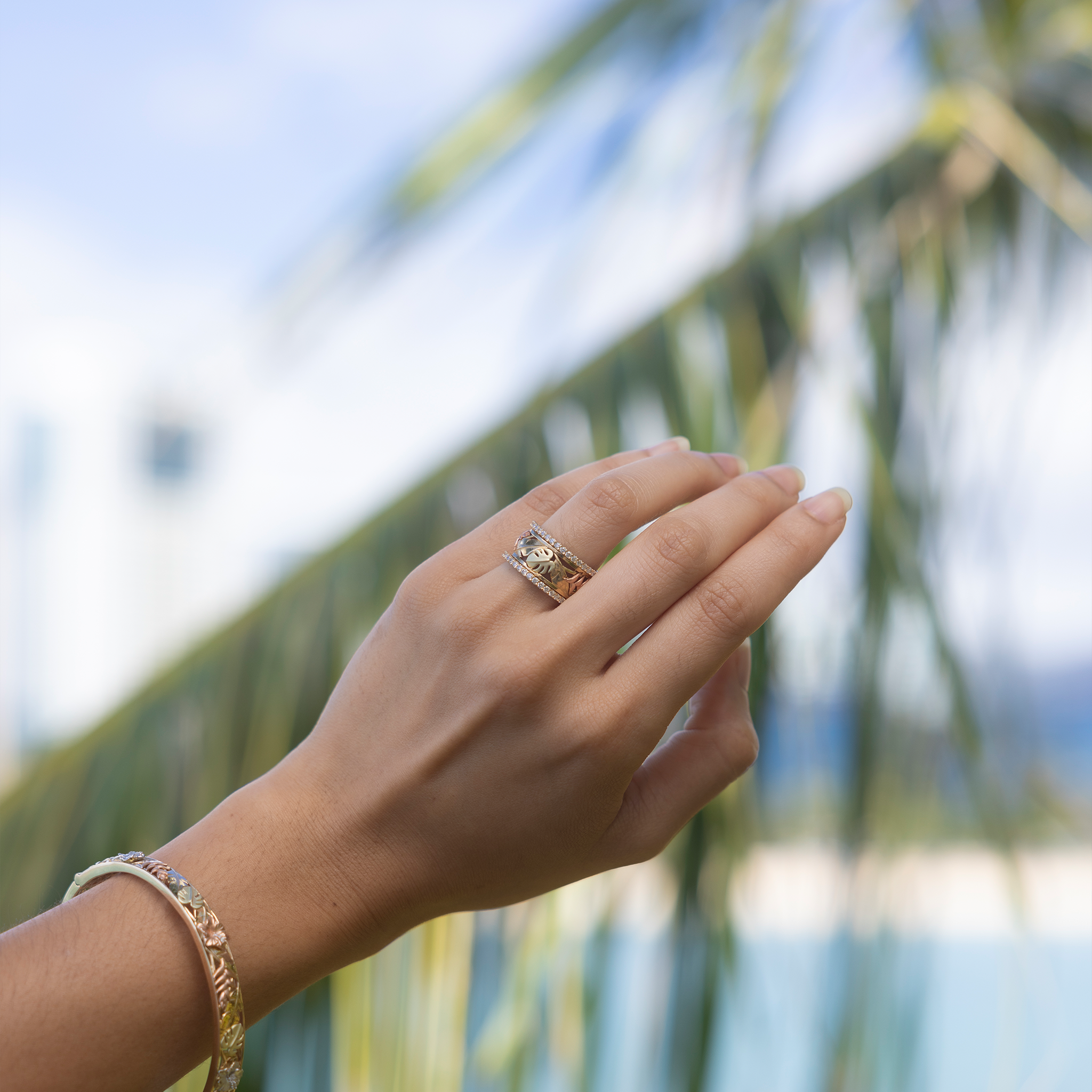 Hawaiian Gardens Monstera & Heliconia Ring in Tri Color Gold - 8mm