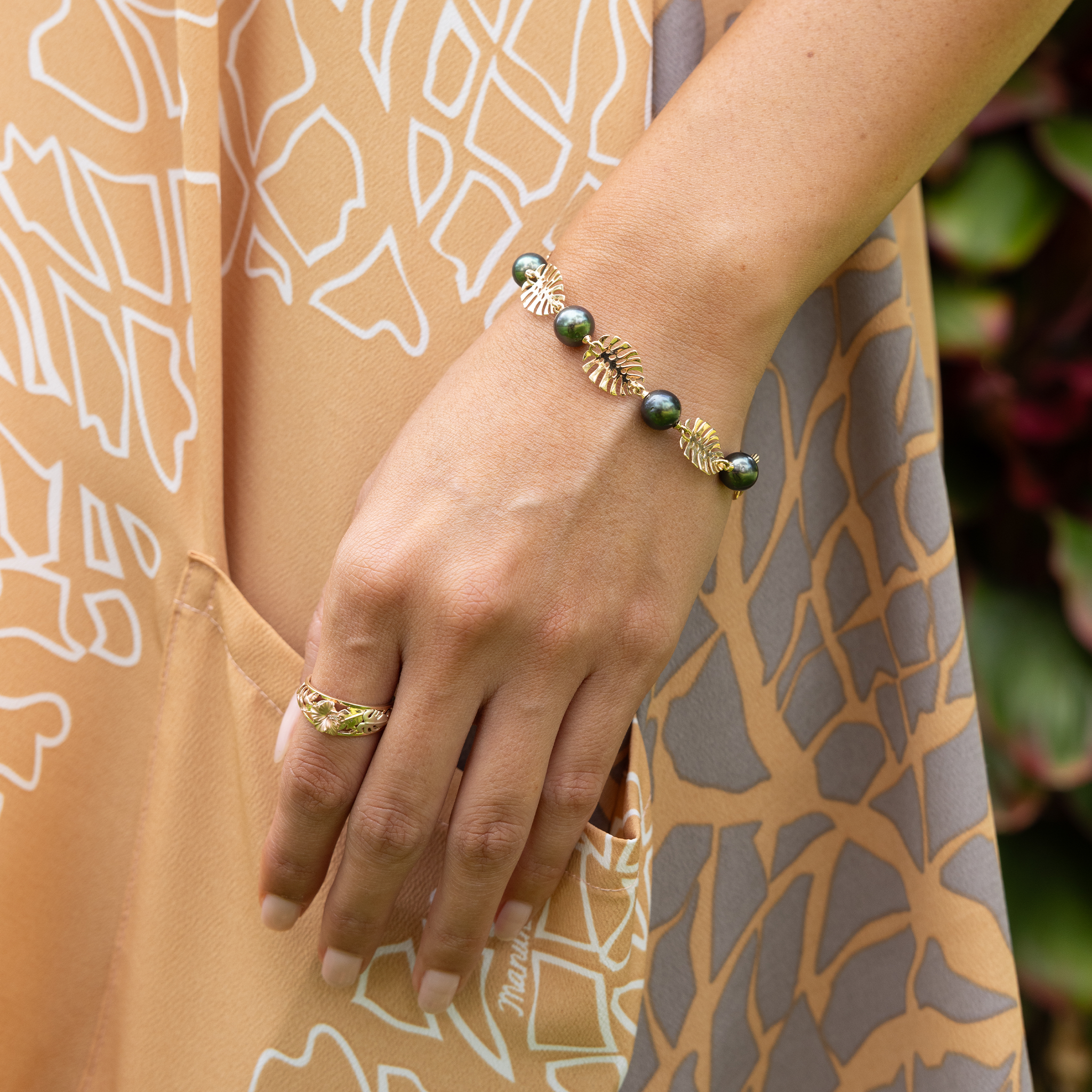 Hawaiian Gardens Hibiscus Ring in Tri Color Gold with Diamonds - 8mm