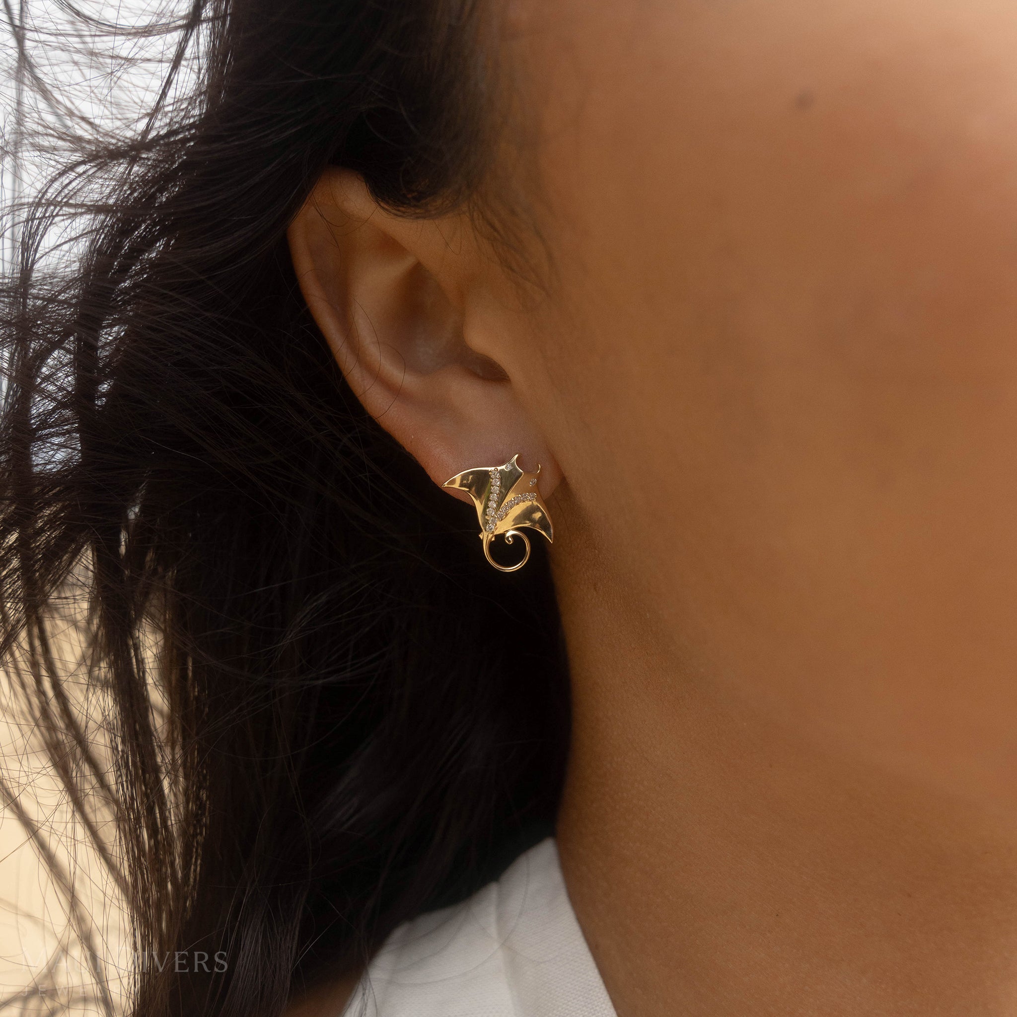 Ocean Dance Mantarochen-Ohrringe in Gold mit Diamanten – 19 mm