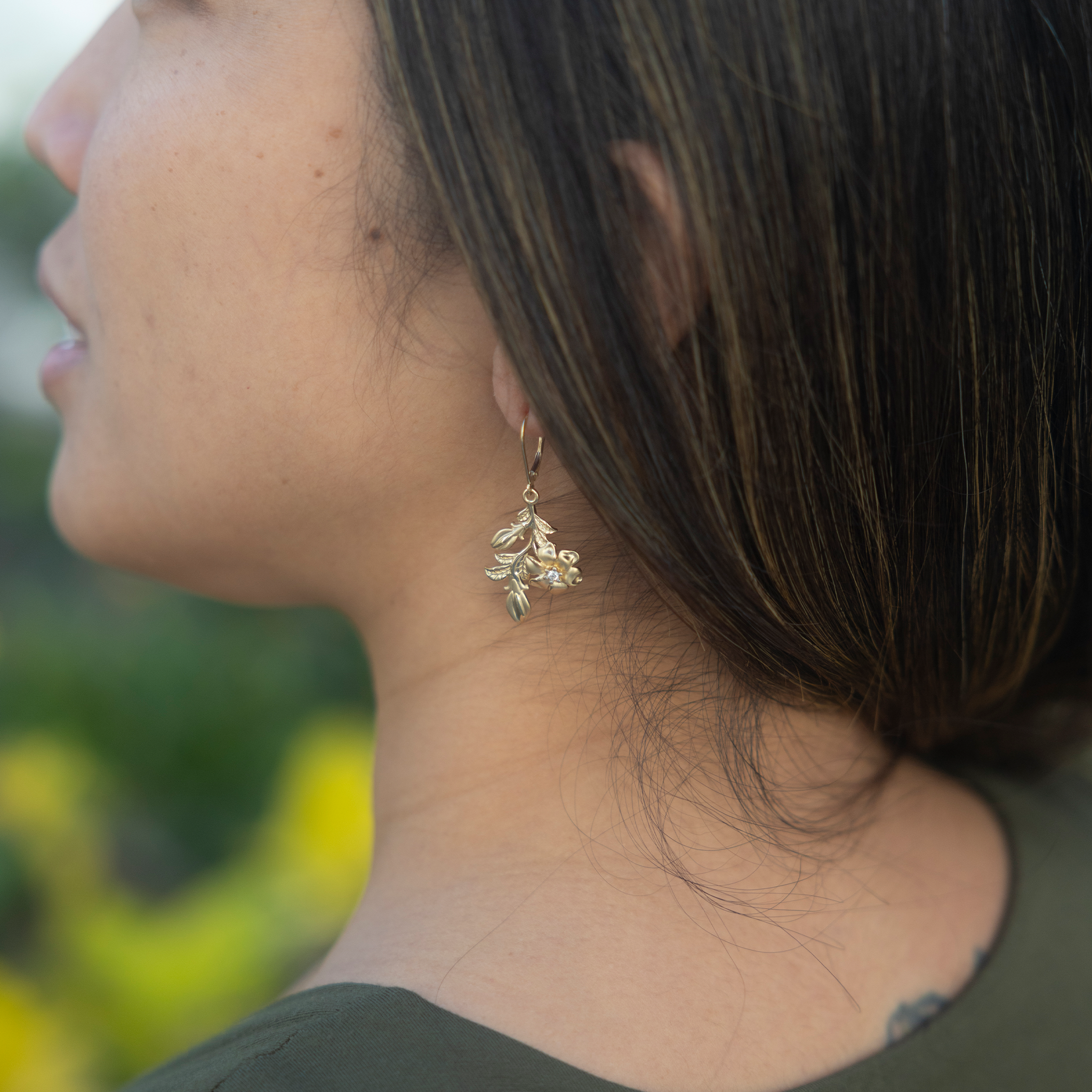 Nāʻū Earrings in Gold with Diamonds - 27mm