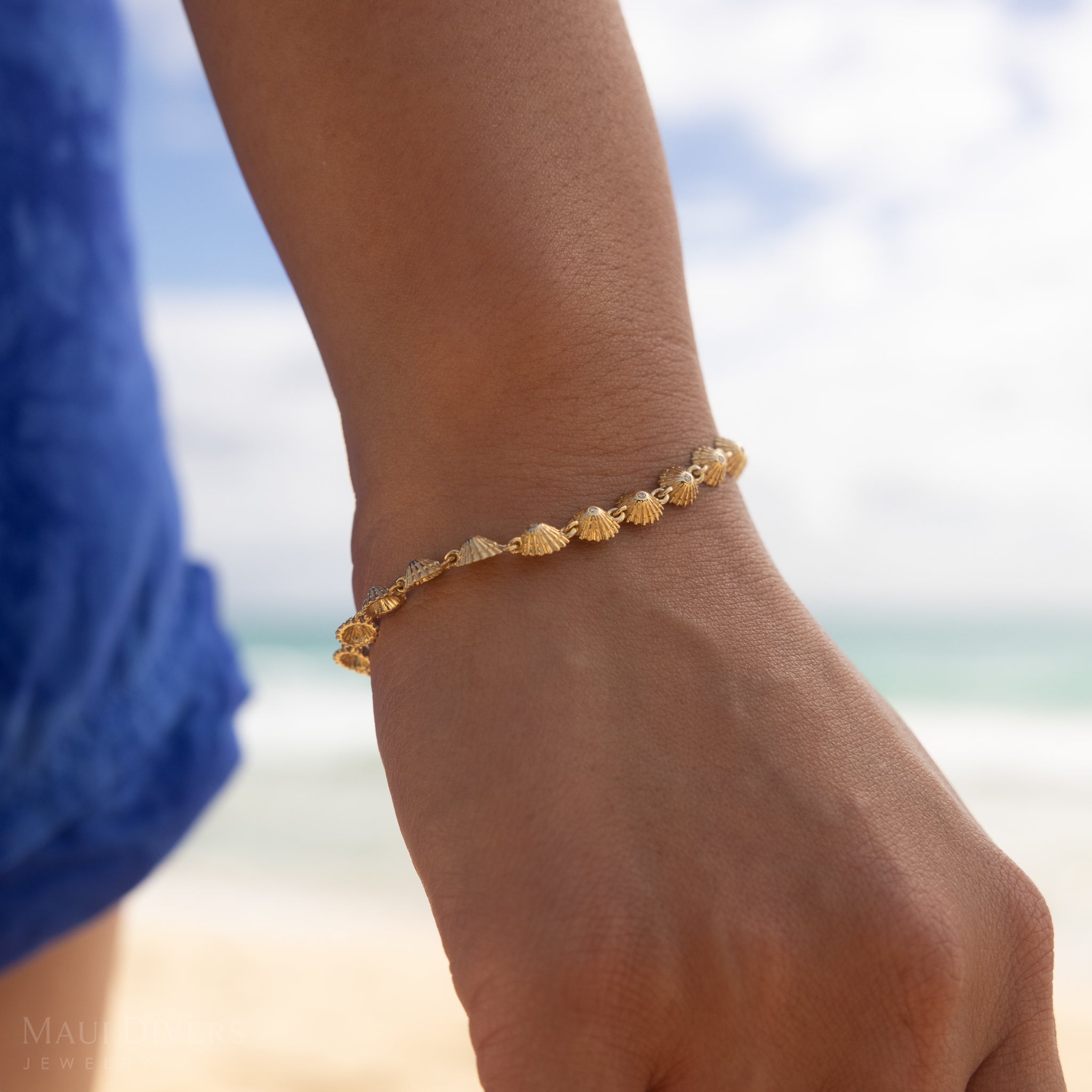 7-8.5" Adjustable ʻOpihi Bracelet in Gold with Diamonds