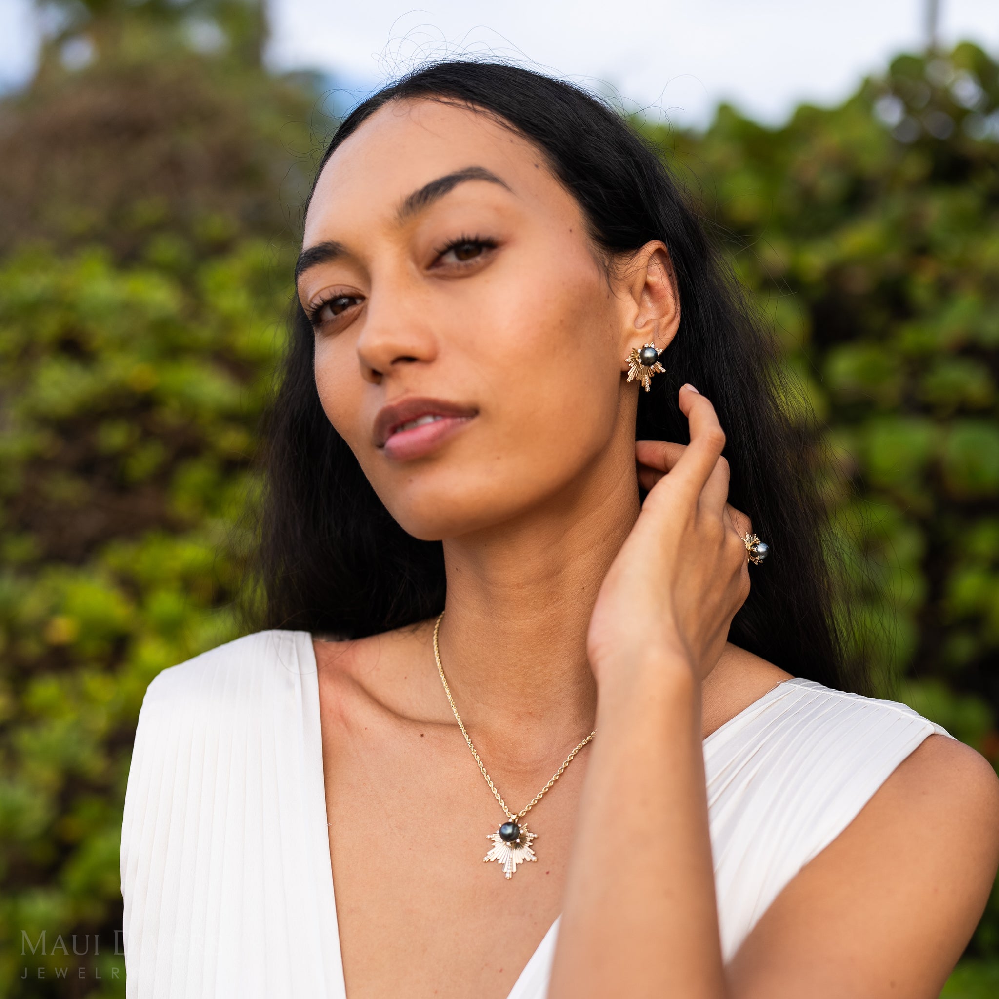 E Hoʻāla schwarze Tahiti-Perlenohrringe in Gold mit Diamanten – 23 mm