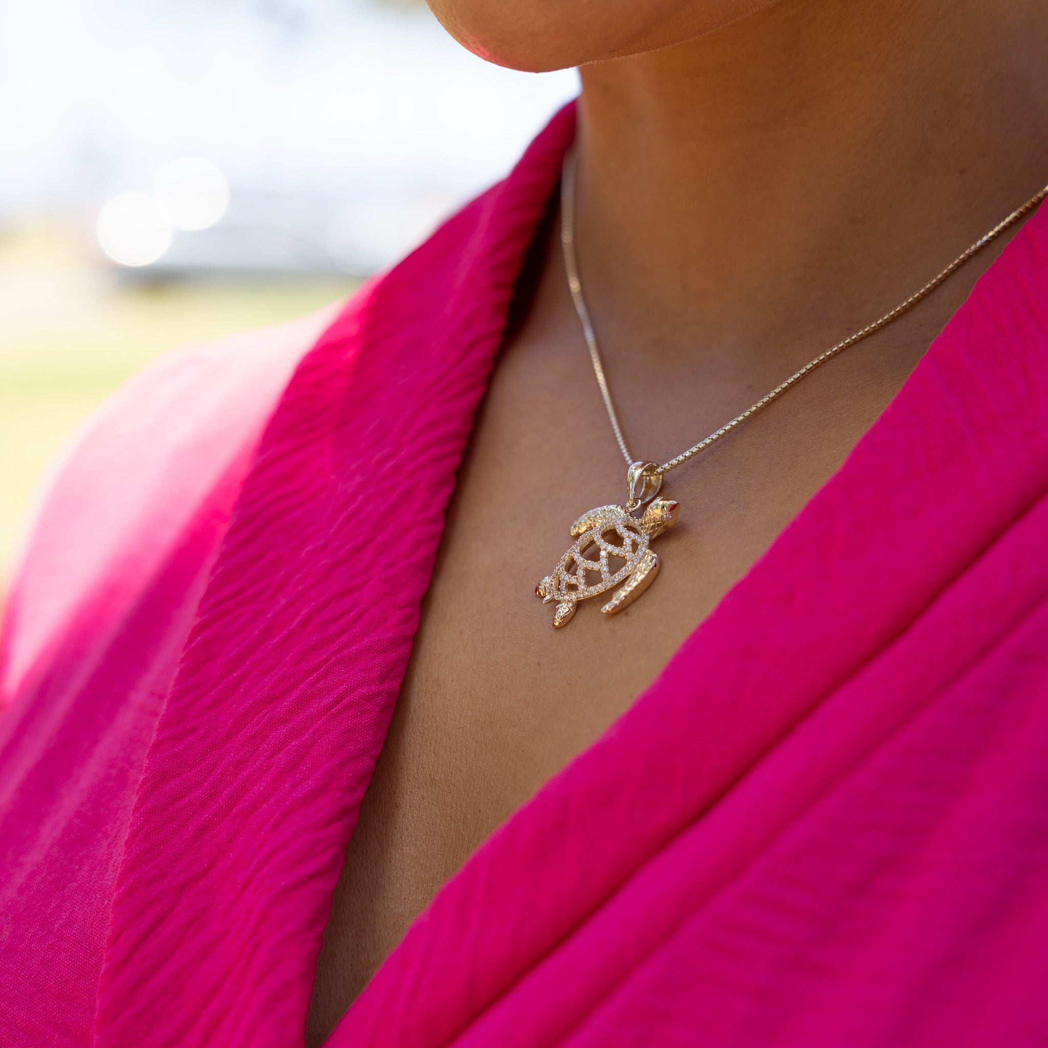 Honu Pendant in Gold with Diamonds - 28mm