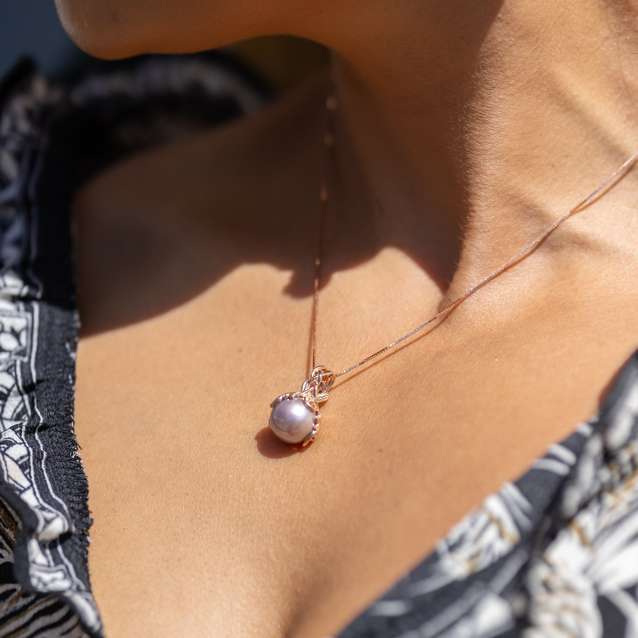 Living Heirloom Ultravioletter Süßwasserperlen-Anhänger in Roségold mit Diamanten – 12–13 mm