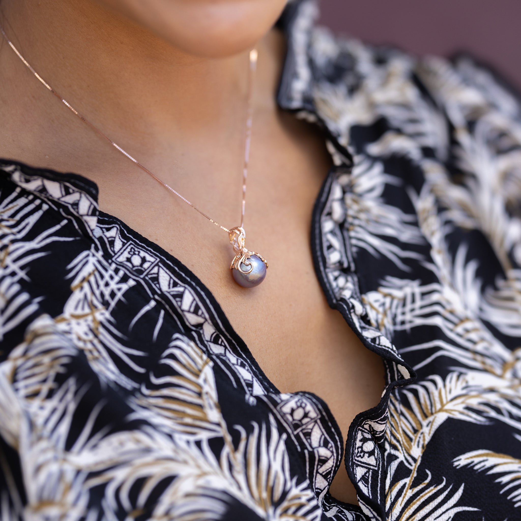 Living Heirloom Ultravioletter Süßwasserperlen-Anhänger in Roségold mit Diamanten – 12–13 mm