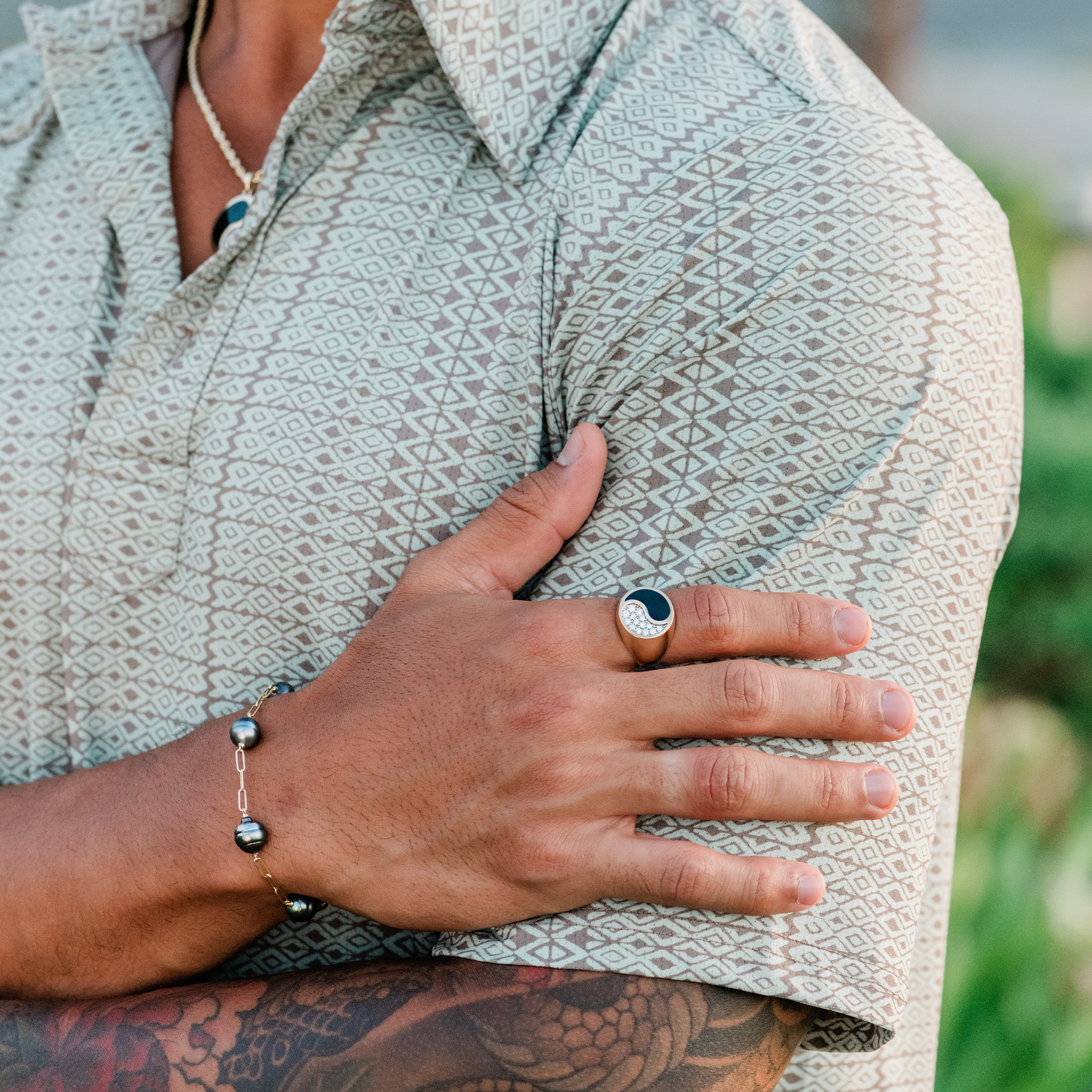 7.5-8" Paperclip Chain Tahitian Black Pearl Bracelet in Gold - 9-10mm