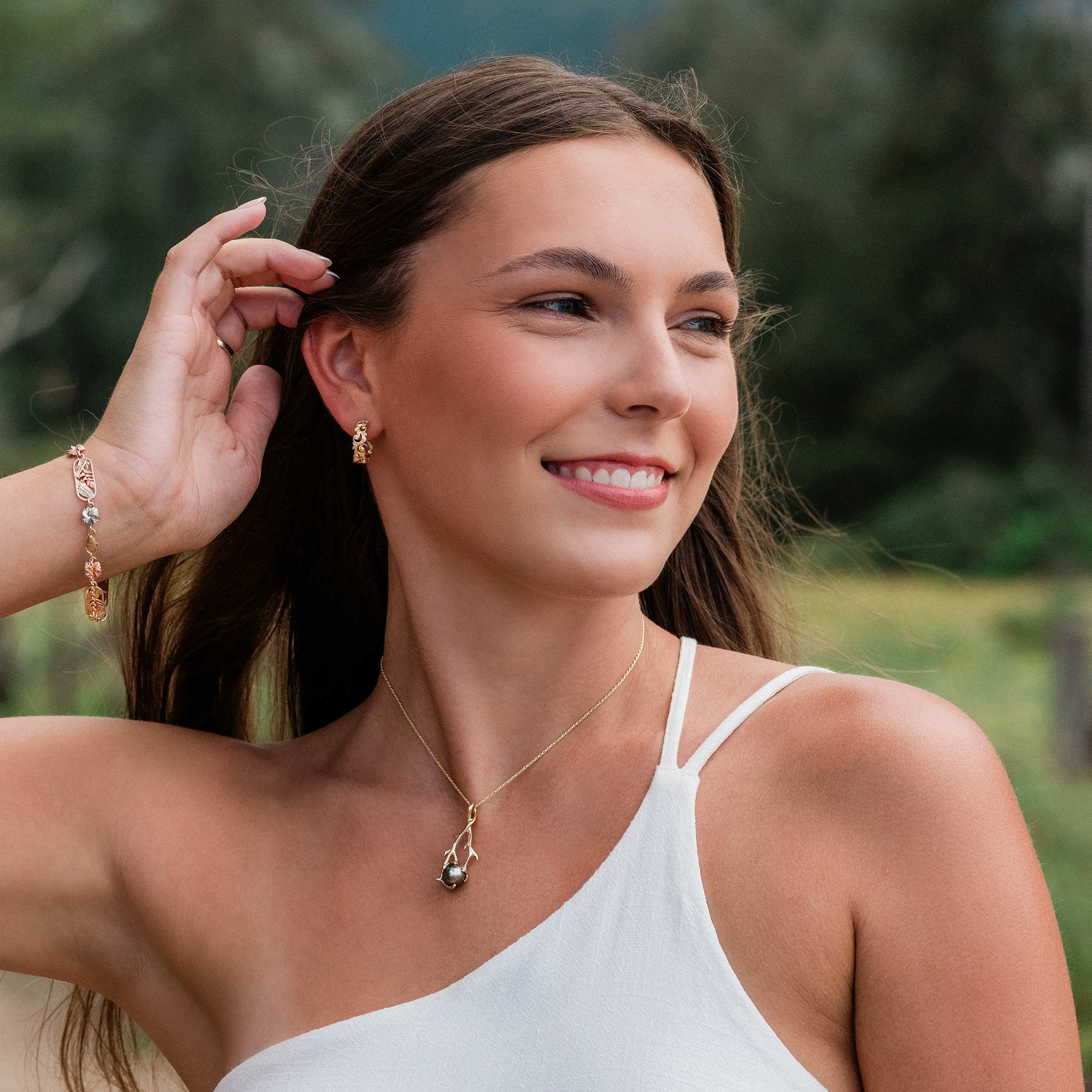 Heritage Tahitian Black Pearl Pendant in Gold