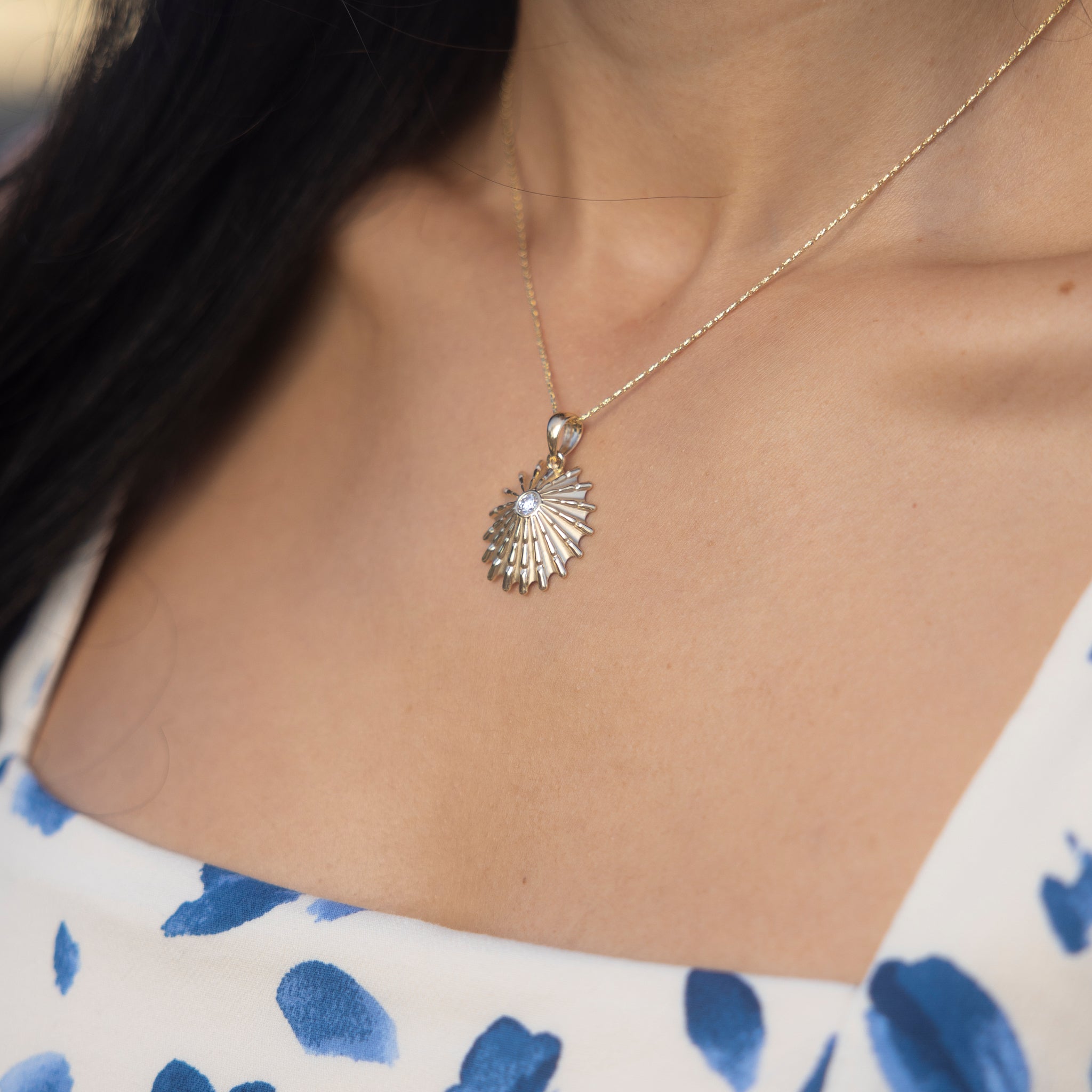 ʻOpihi Pendant in Gold with Lab Grown Diamond - 25mm