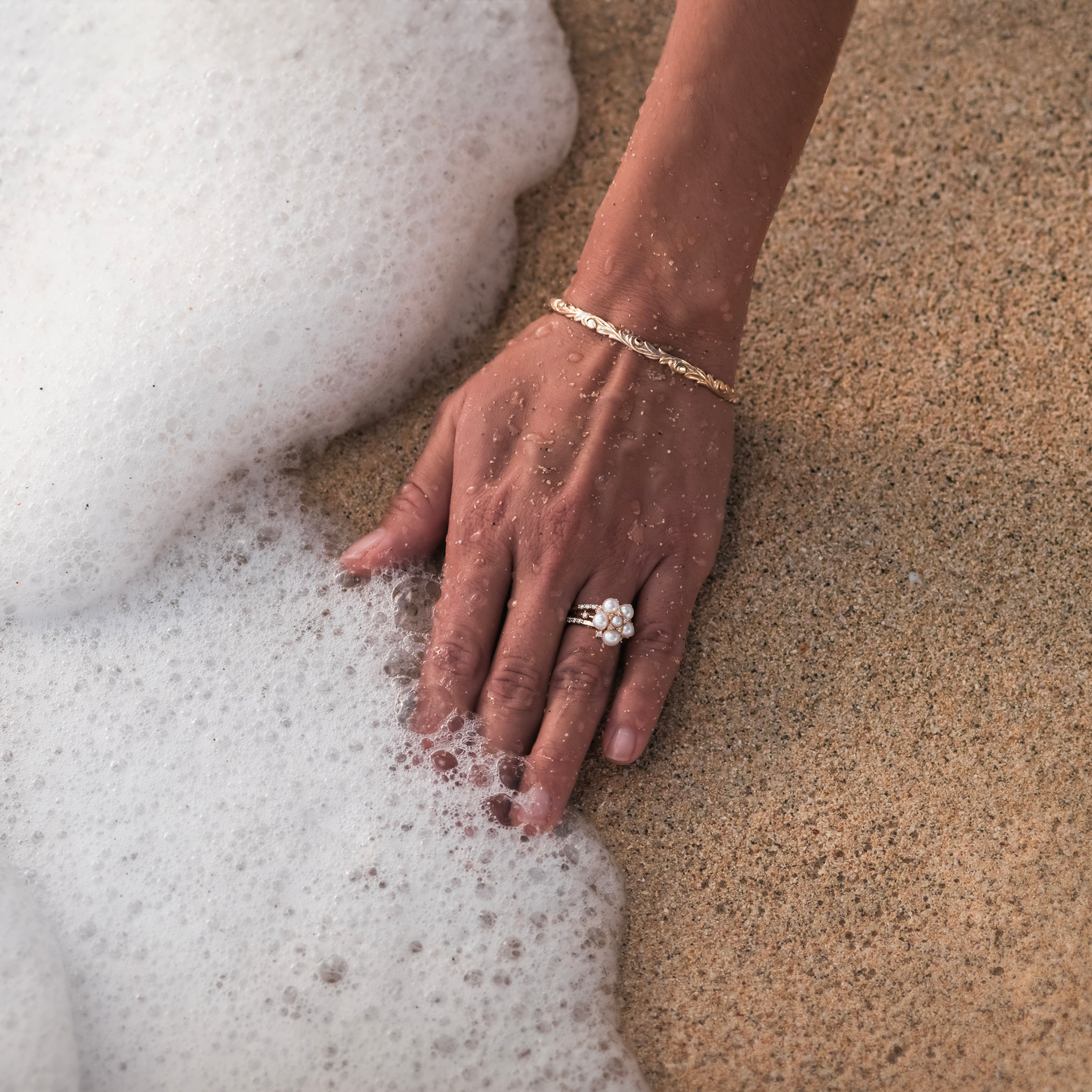 Hawaiian Heirloom Old English Scroll Bracelet in Gold - 4.5mm