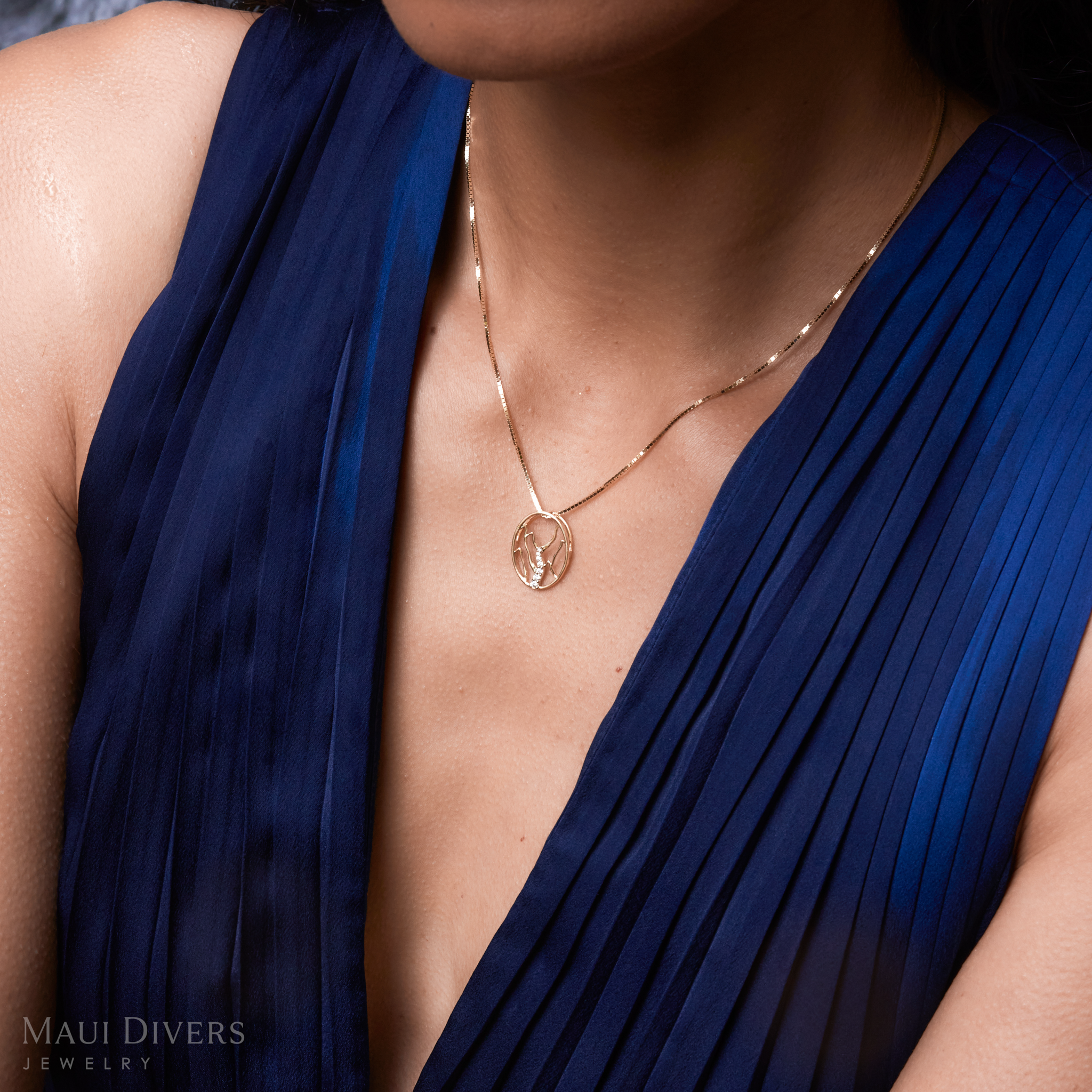 Koʻolau Waterfall Pendant in Gold with Diamonds - 20mm