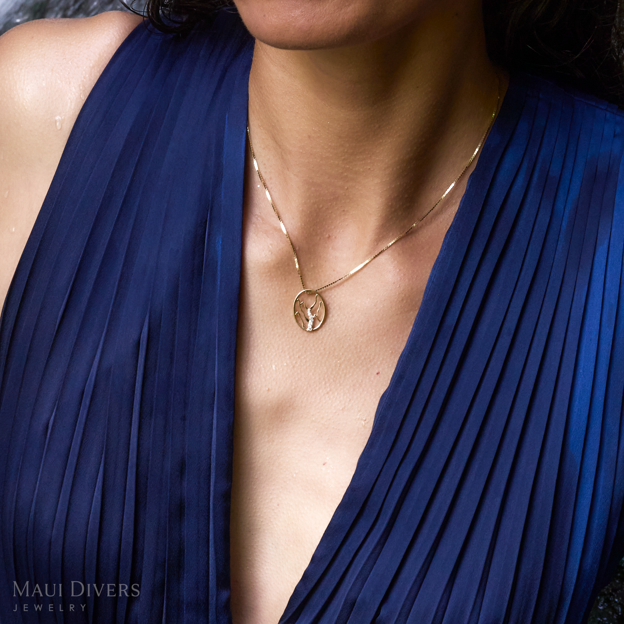 Koʻolau Waterfall Pendant in Gold with Diamonds - 20mm