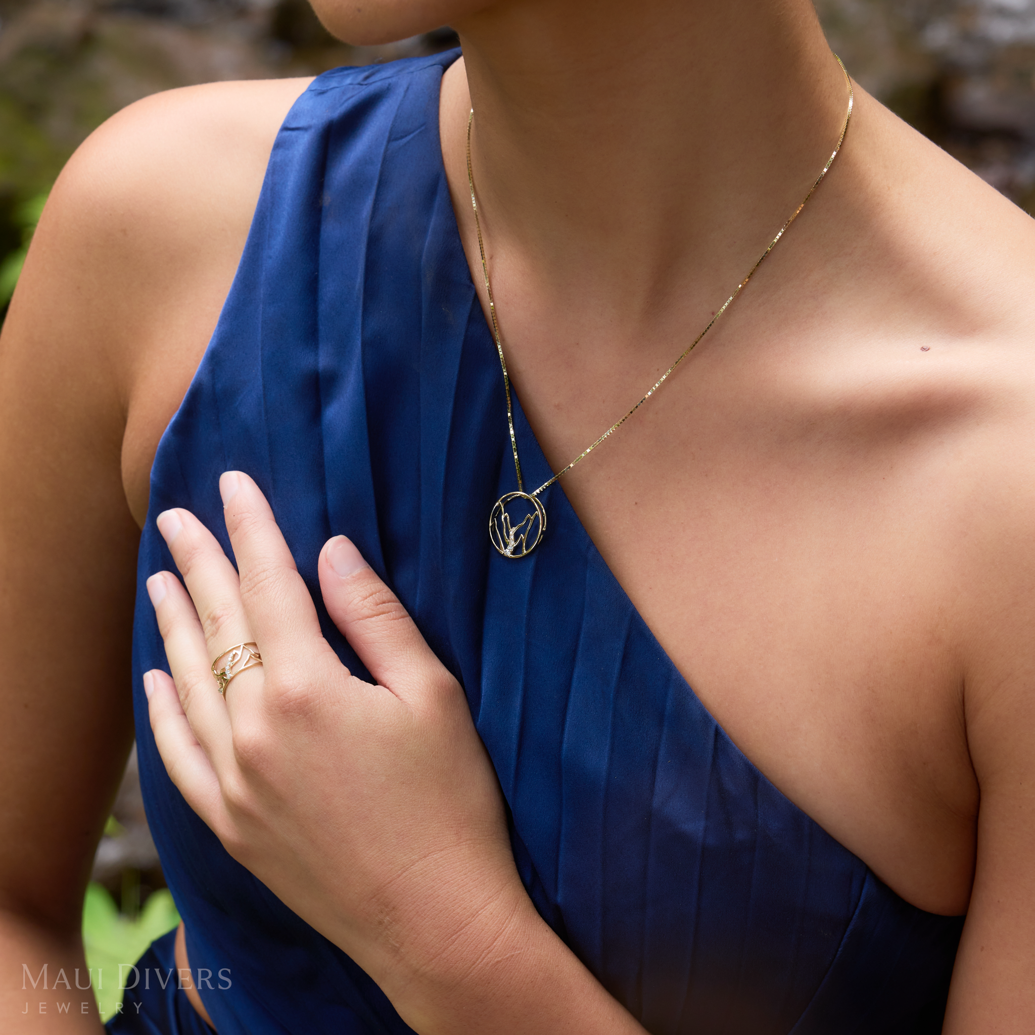 Koʻolau Waterfall Pendant in Gold with Diamonds - 20mm