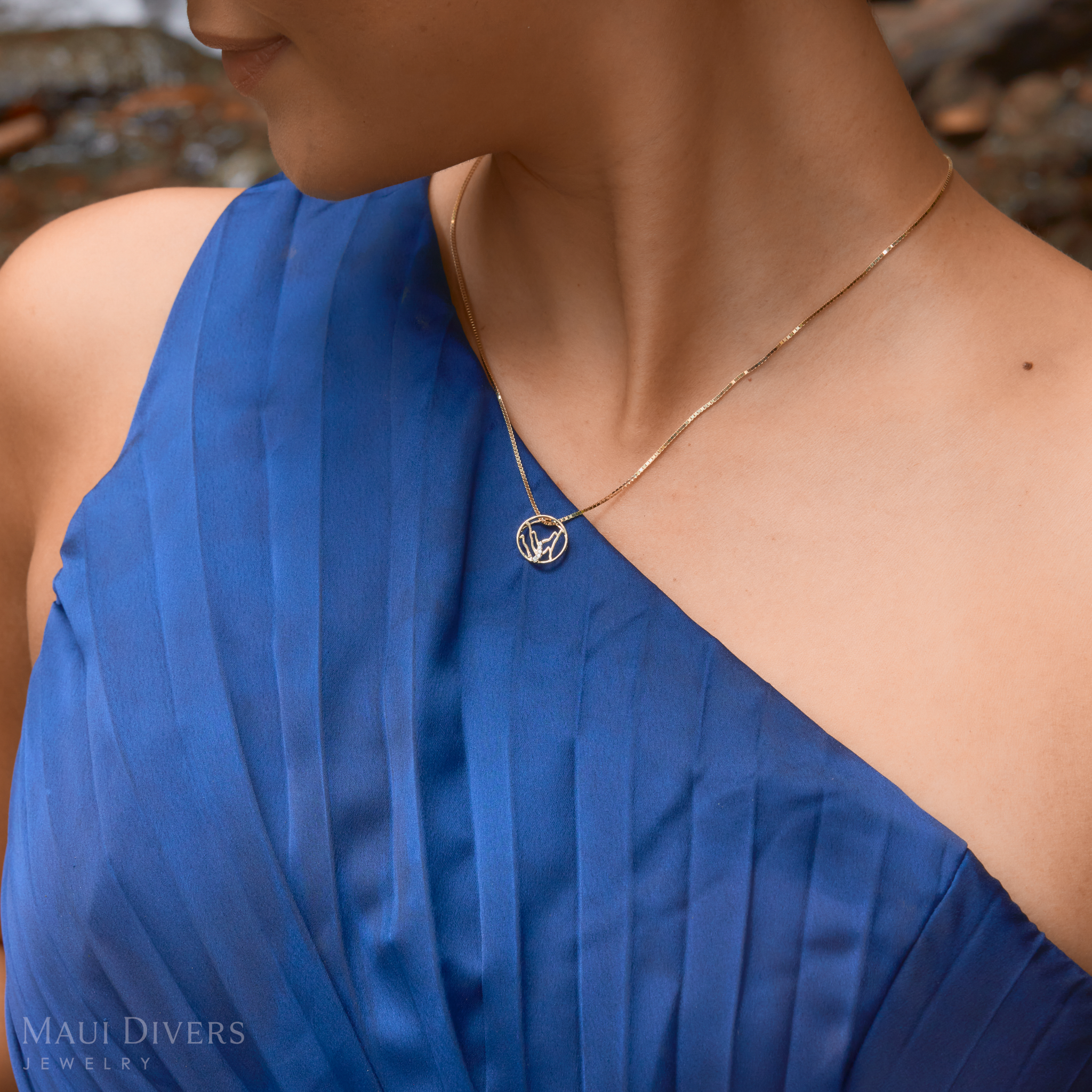 Koʻolau Waterfall Pendant in Gold with Diamonds - 13mm