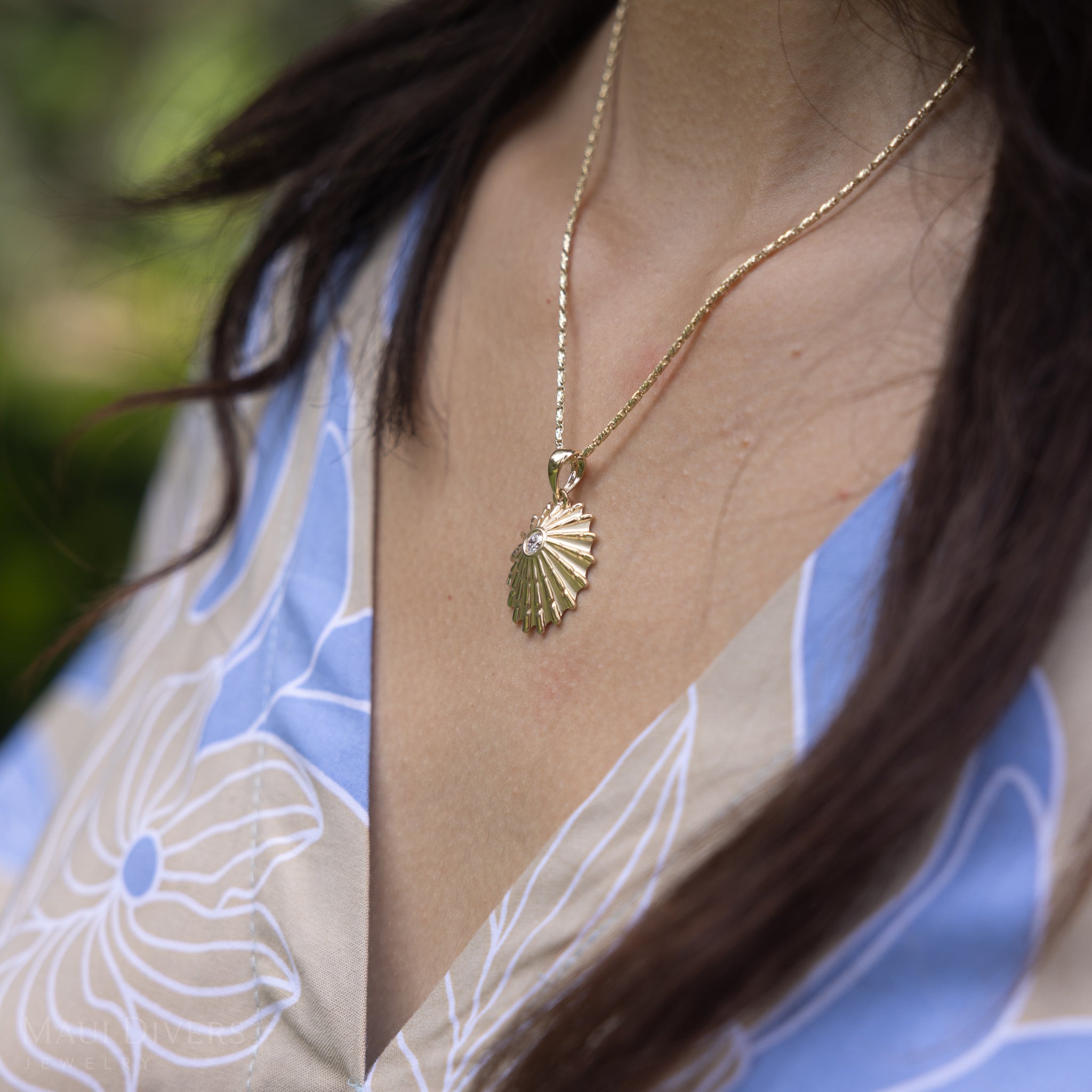 ʻOpihi Pendant in Gold with Lab Grown Diamond - 25mm