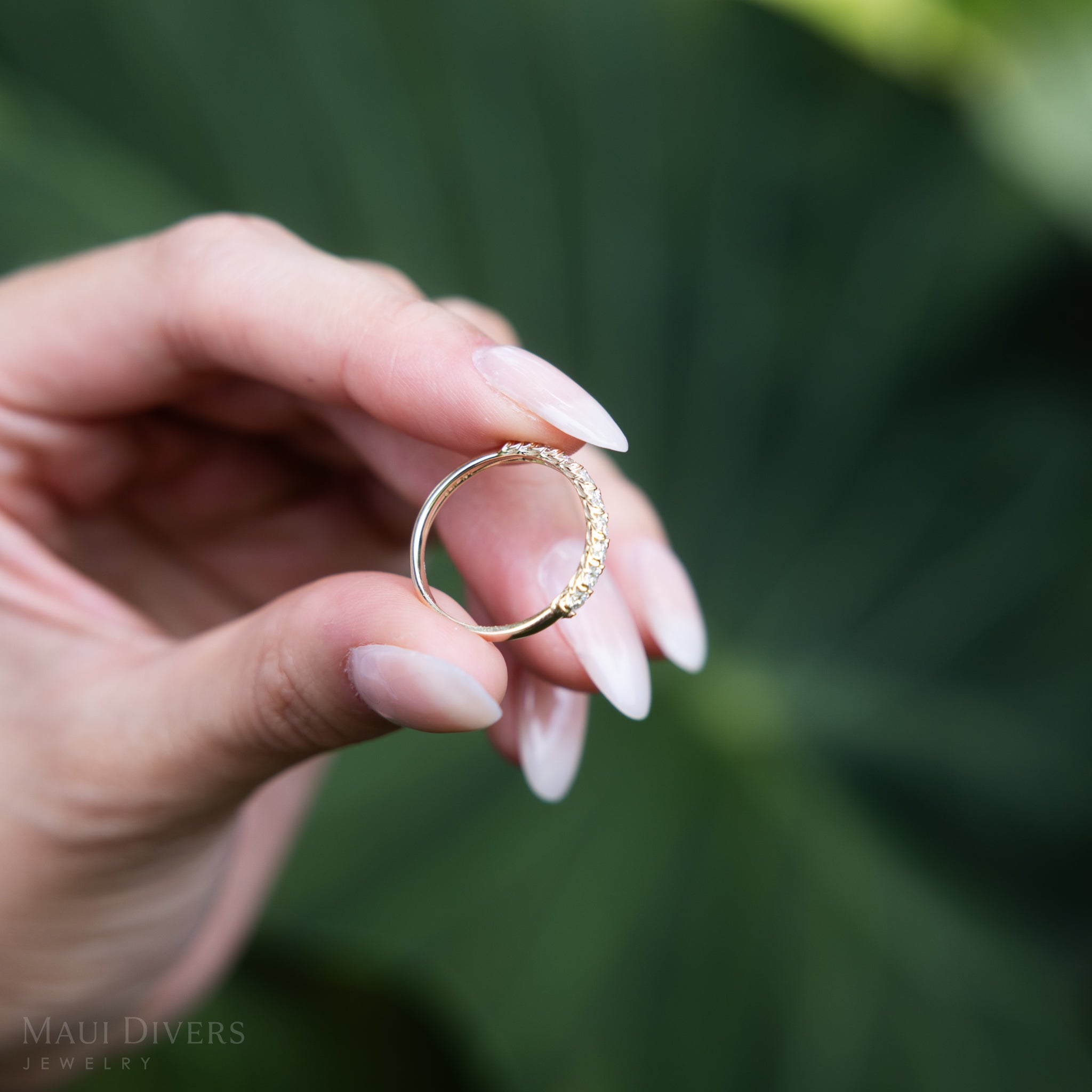 Hidden Hawaiʻi Maile Anniversary Ring in Gold with  Lab Grown Diamonds - 3mm